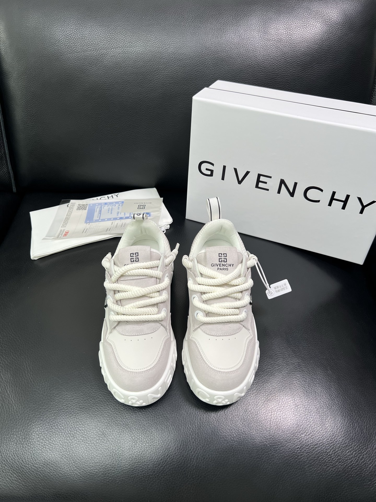 Givenchy 🔍顶级代购🇮🇹 纪梵希 新品专柜同步原厂配置，意大利进口牛皮搭配网布面料，全鞋配件私模