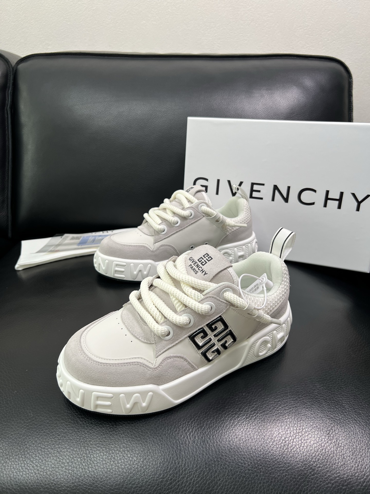 Givenchy 🔍顶级代购🇮🇹 纪梵希 新品专柜同步原厂配置，意大利进口牛皮搭配网布面料，全鞋配件私模