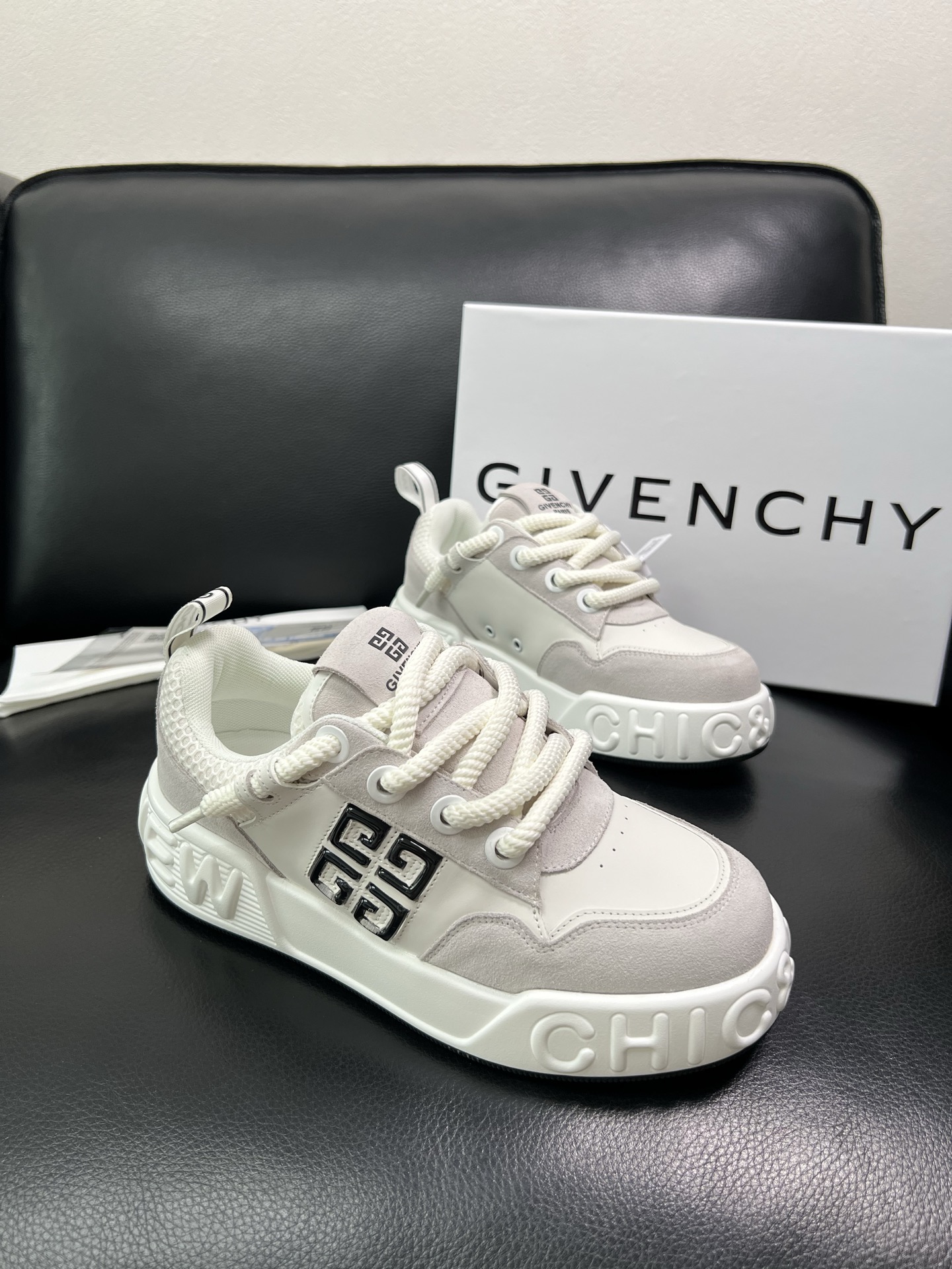 Givenchy 🔍顶级代购🇮🇹 纪梵希 新品专柜同步原厂配置，意大利进口牛皮搭配网布面料，全鞋配件私模