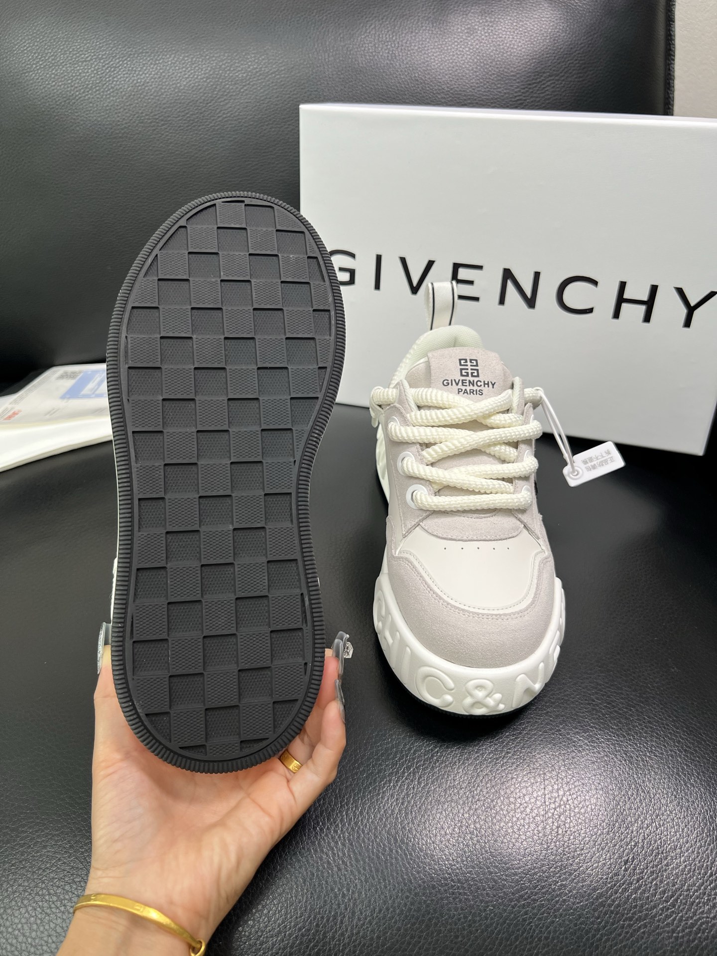 Givenchy 🔍顶级代购🇮🇹 纪梵希 新品专柜同步原厂配置，意大利进口牛皮搭配网布面料，全鞋配件私模