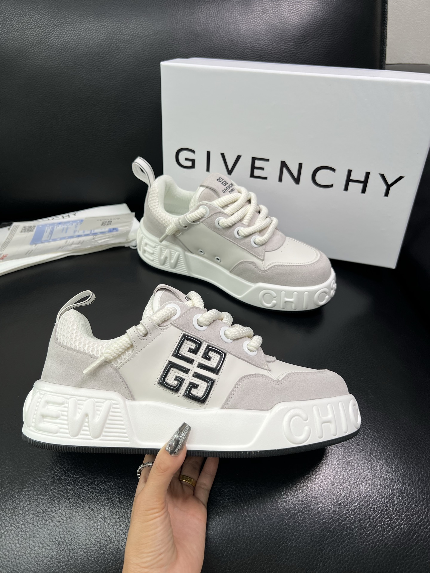 Givenchy 🔍顶级代购🇮🇹 纪梵希 新品专柜同步原厂配置，意大利进口牛皮搭配网布面料，全鞋配件私模