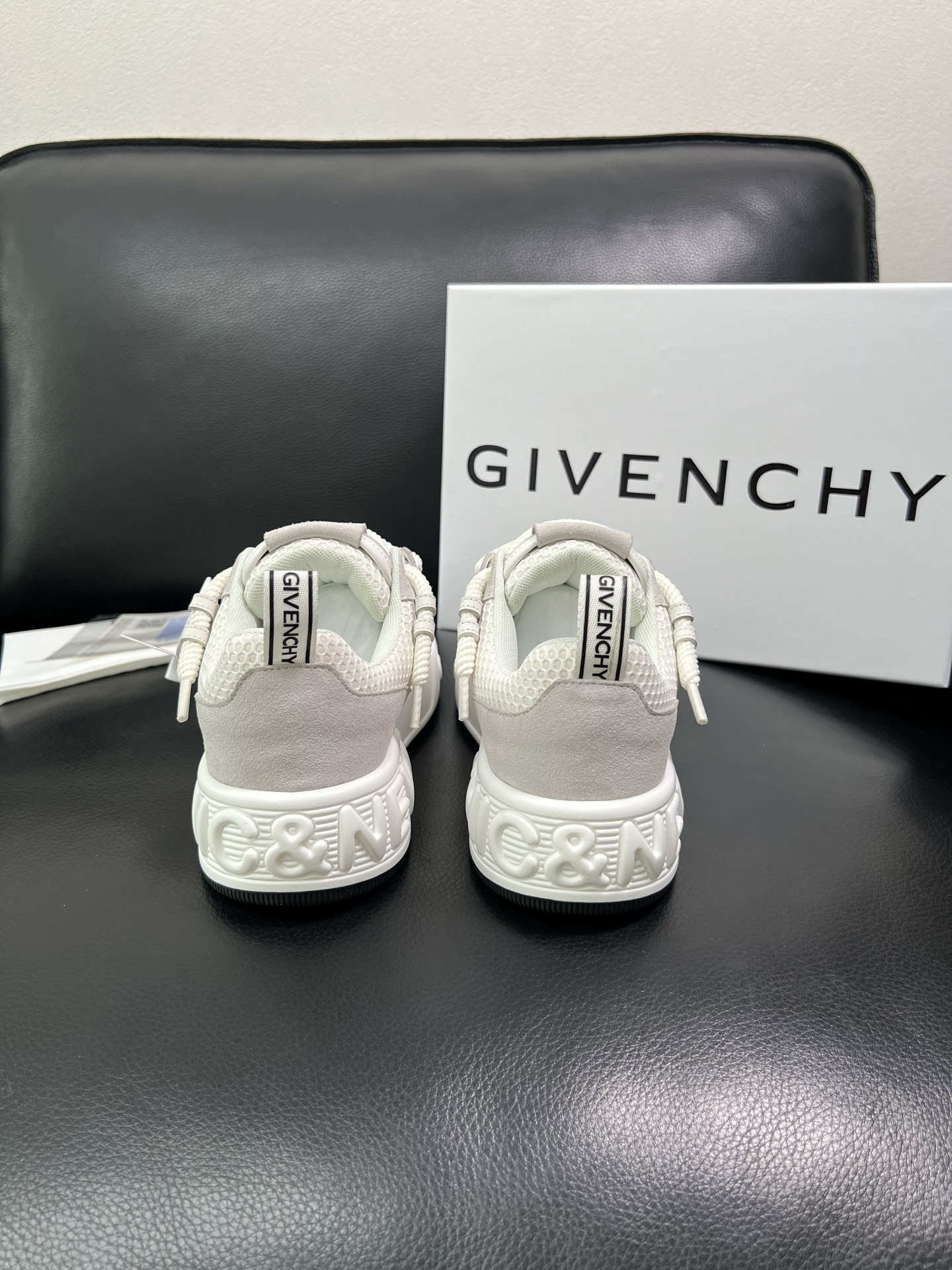 Givenchy 🔍顶级代购🇮🇹 纪梵希 新品专柜同步原厂配置，意大利进口牛皮搭配网布面料，全鞋配件私模