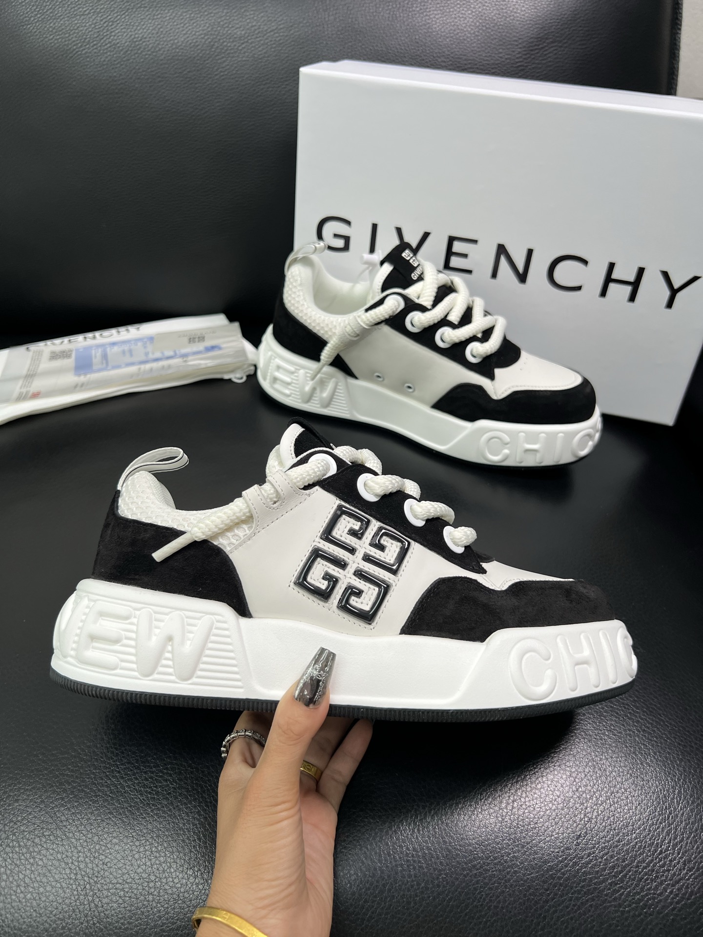Givenchy 🔍顶级代购🇮🇹 纪梵希 新品专柜同步原厂配置，意大利进口牛皮搭配网布面料，全鞋配件私模