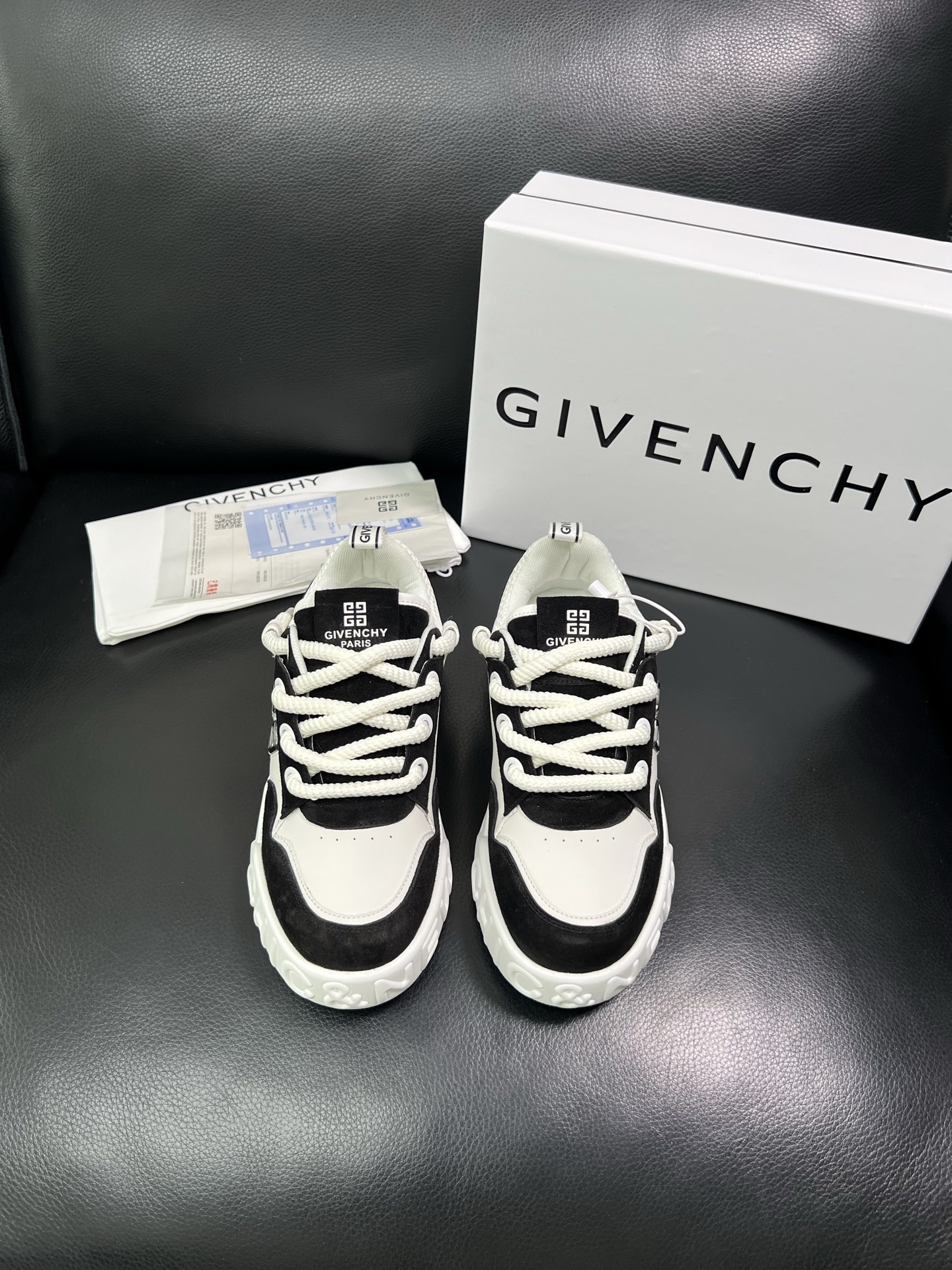 Givenchy 🔍顶级代购🇮🇹 纪梵希 新品专柜同步原厂配置，意大利进口牛皮搭配网布面料，全鞋配件私模