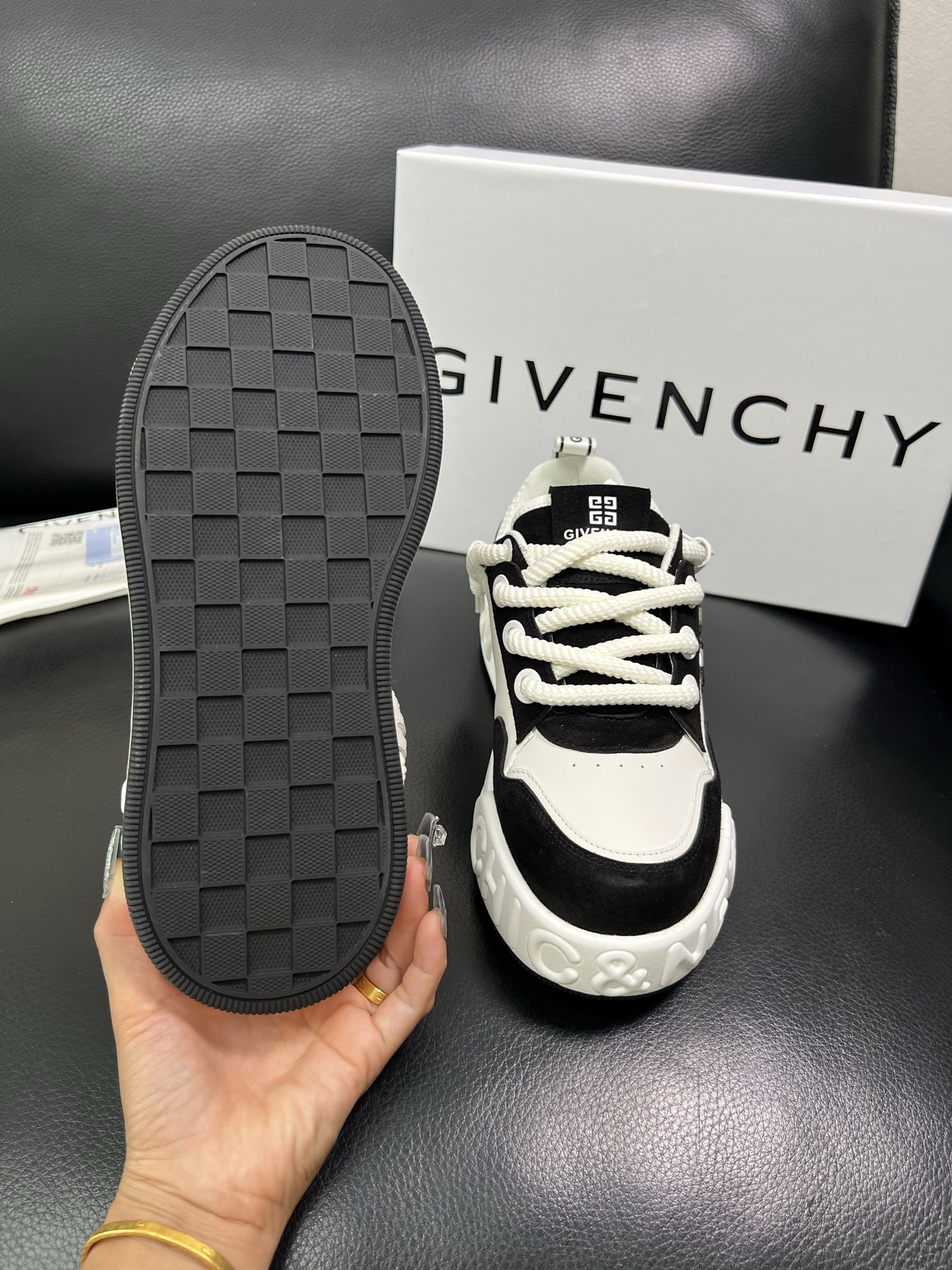 Givenchy 🔍顶级代购🇮🇹 纪梵希 新品专柜同步原厂配置，意大利进口牛皮搭配网布面料，全鞋配件私模