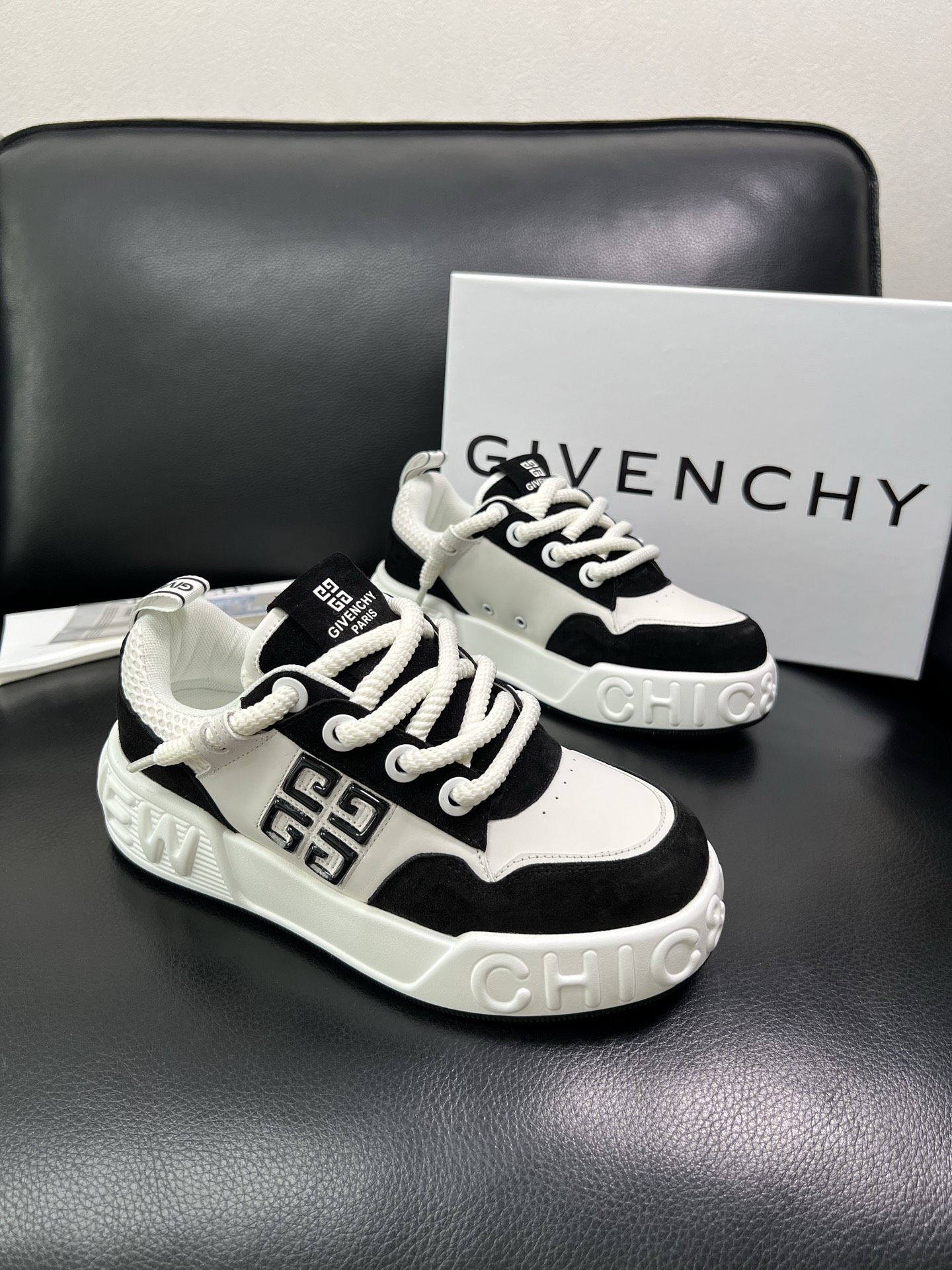 Givenchy 🔍顶级代购🇮🇹 纪梵希 新品专柜同步原厂配置，意大利进口牛皮搭配网布面料，全鞋配件私模