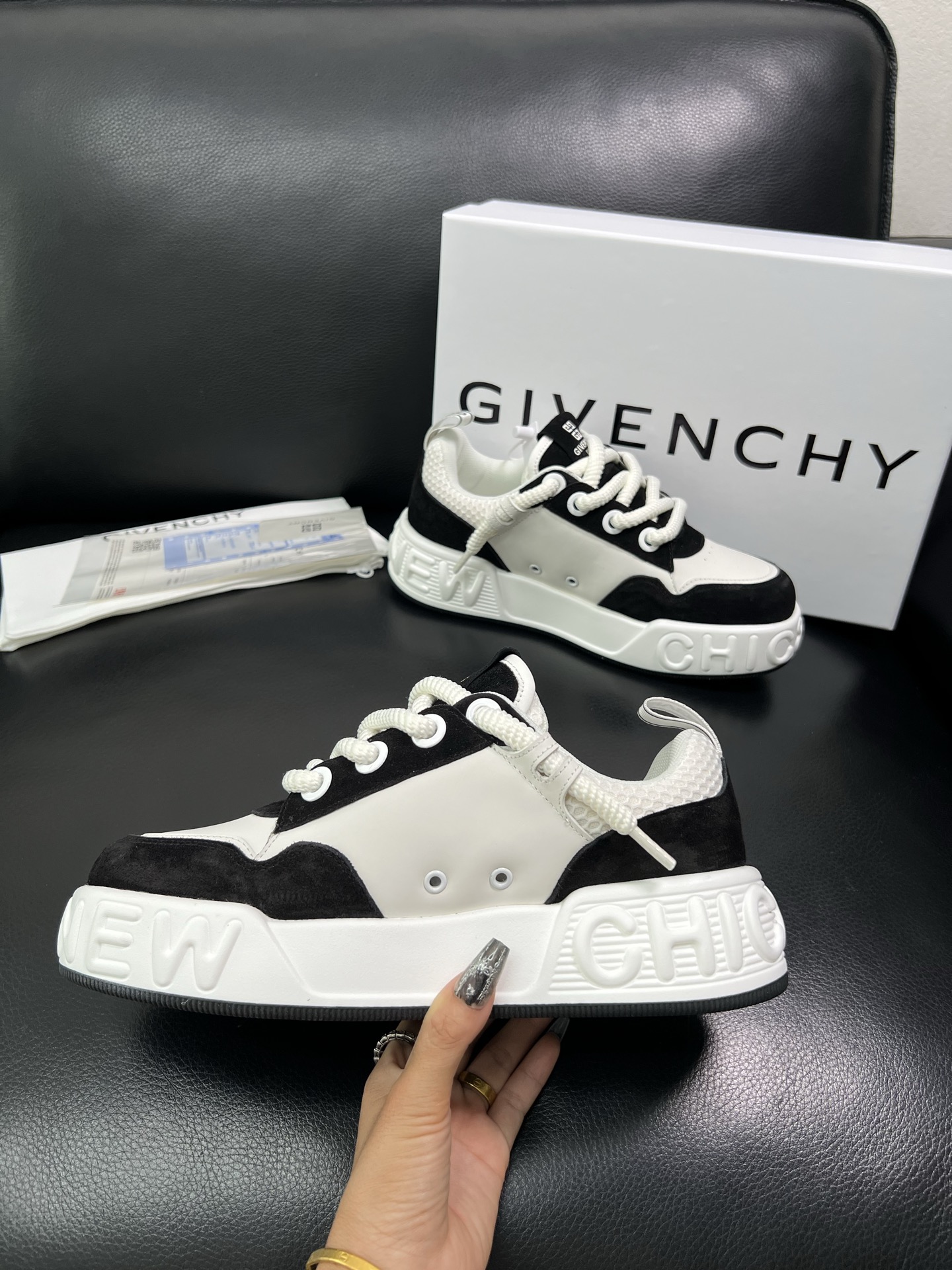 Givenchy 🔍顶级代购🇮🇹 纪梵希 新品专柜同步原厂配置，意大利进口牛皮搭配网布面料，全鞋配件私模