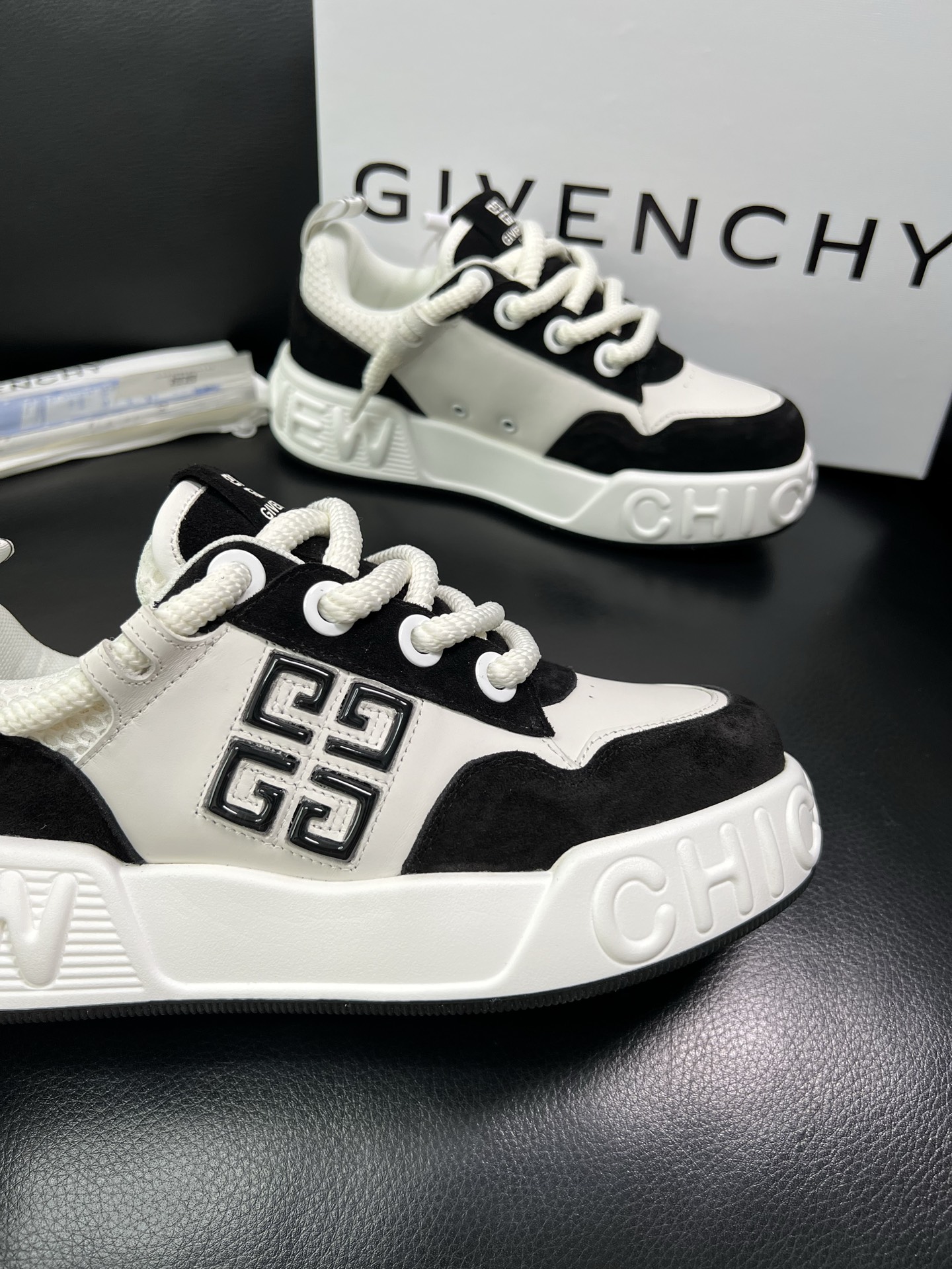 Givenchy 🔍顶级代购🇮🇹 纪梵希 新品专柜同步原厂配置，意大利进口牛皮搭配网布面料，全鞋配件私模