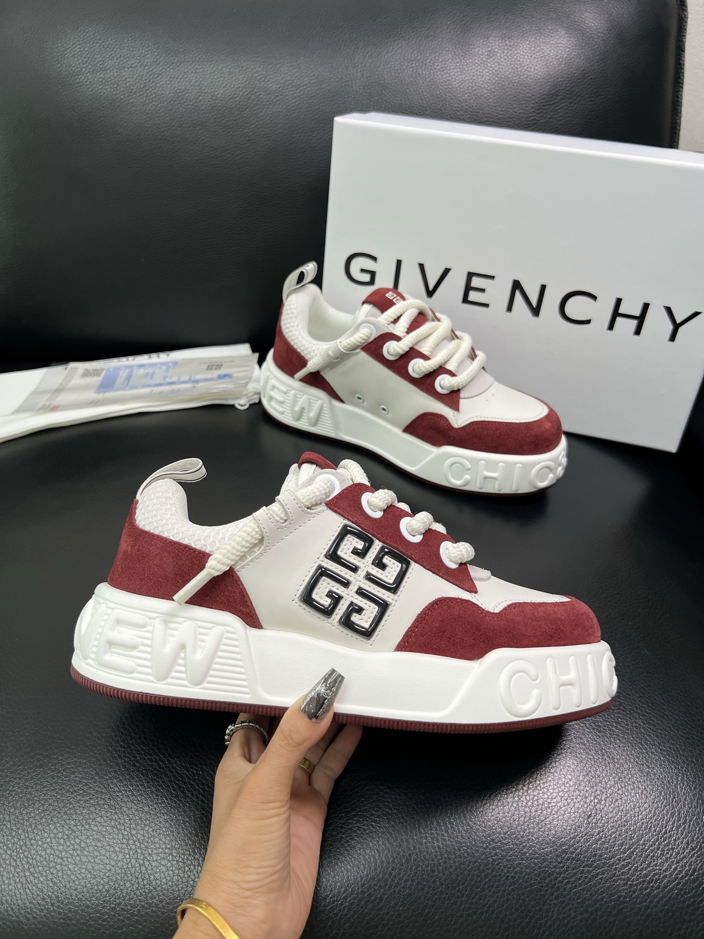 Givenchy 🔍顶级代购🇮🇹 纪梵希 新品专柜同步原厂配置，意大利进口牛皮搭配网布面料，全鞋配件私模