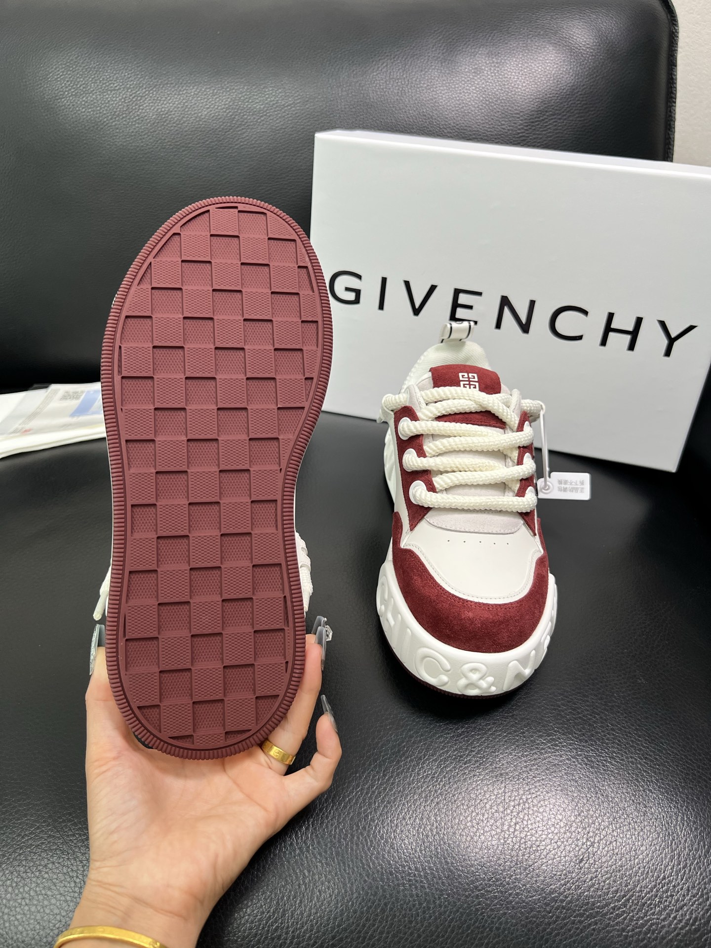 Givenchy 🔍顶级代购🇮🇹 纪梵希 新品专柜同步原厂配置，意大利进口牛皮搭配网布面料，全鞋配件私模