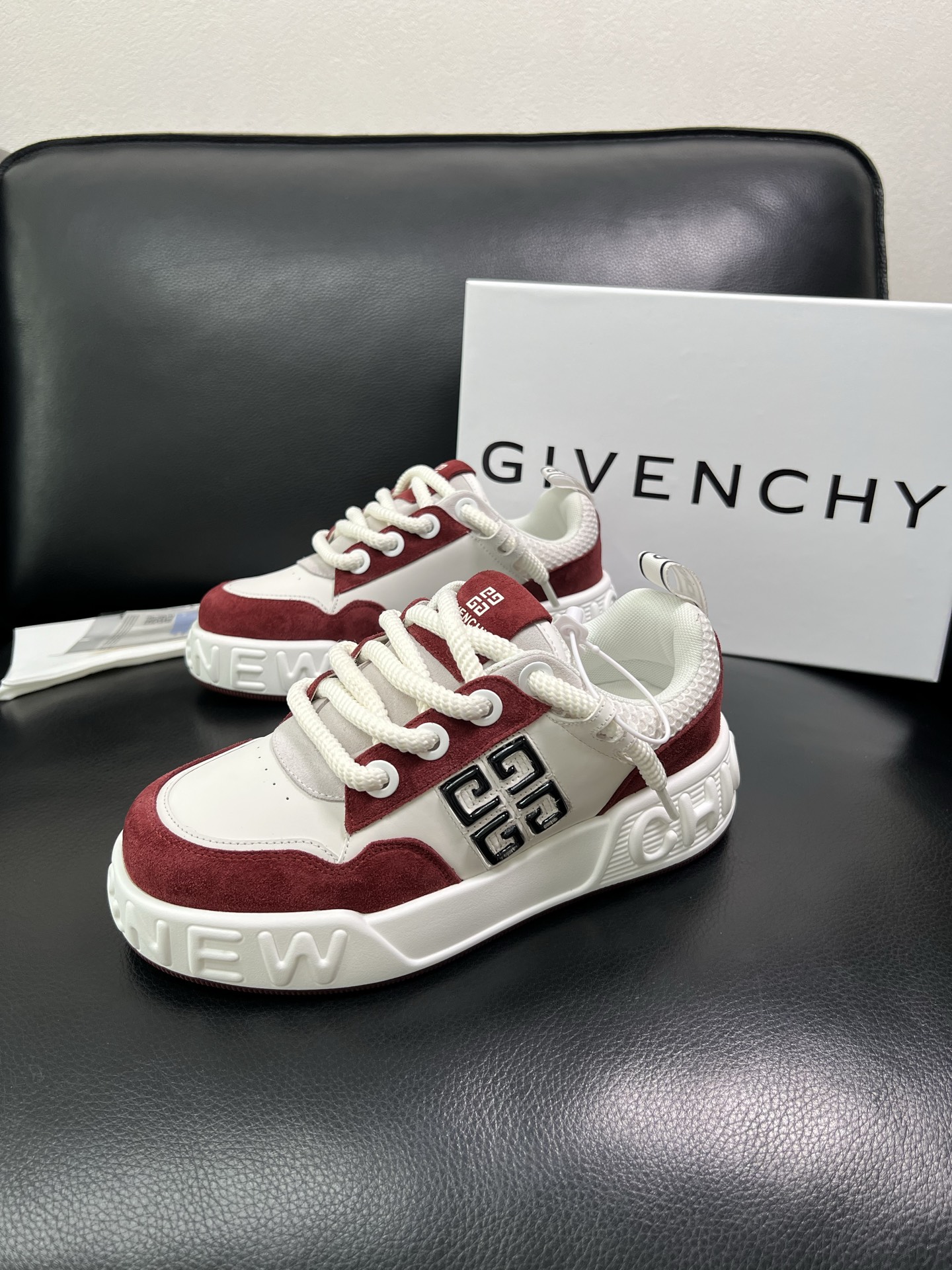 Givenchy 🔍顶级代购🇮🇹 纪梵希 新品专柜同步原厂配置，意大利进口牛皮搭配网布面料，全鞋配件私模