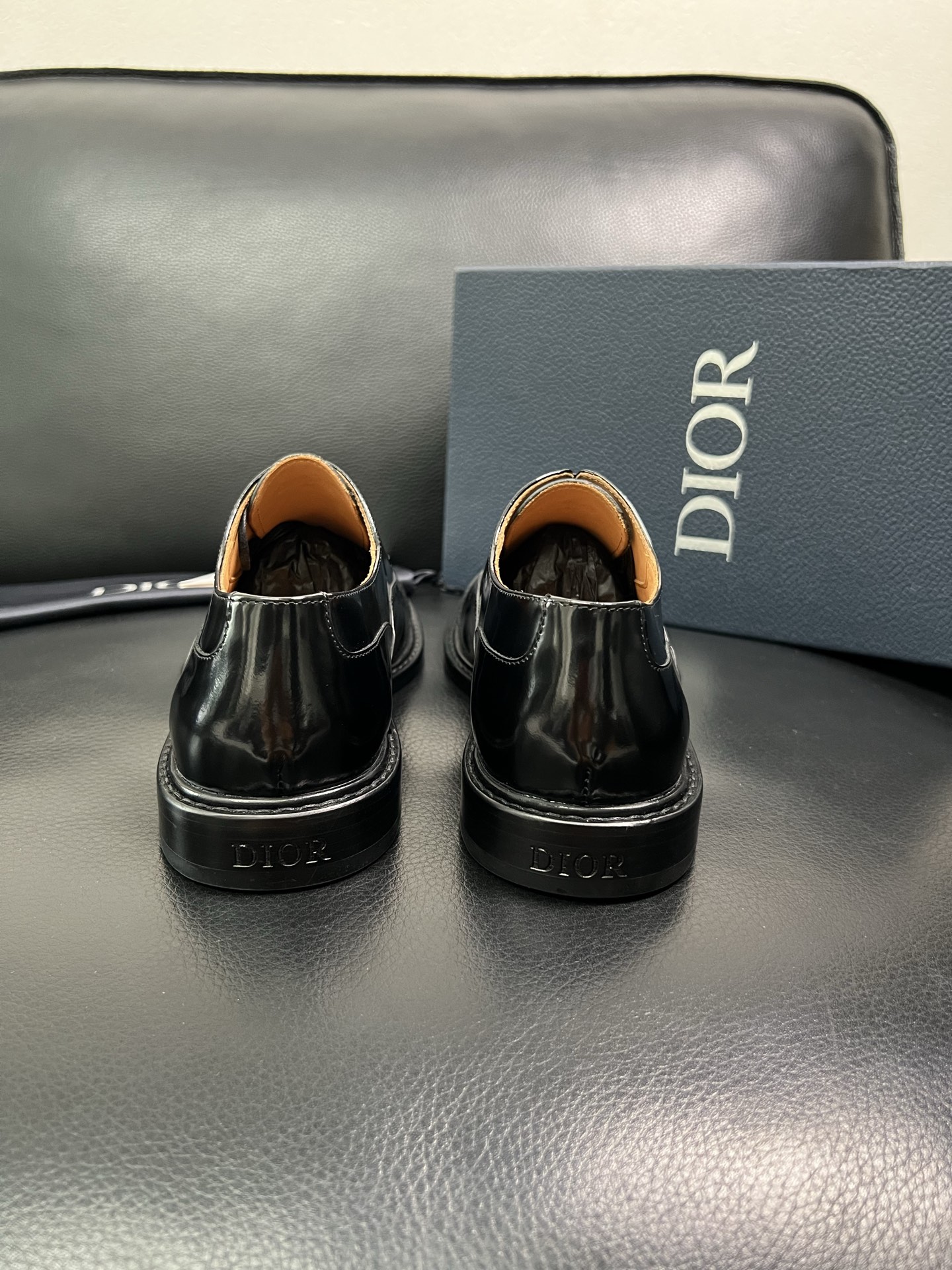 Dior 顶级代购 迪奥 专柜同步 原厂配置，意大利进口牛皮，全进口水染牛皮里垫，鞋底：原厂特供原版底超