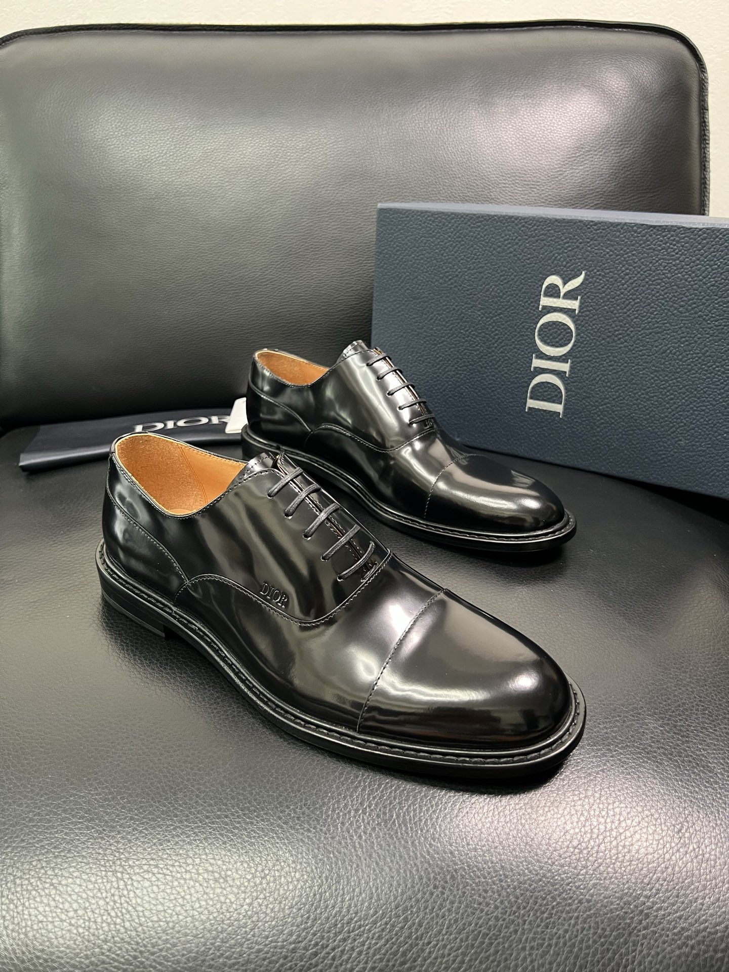 Dior 顶级代购 迪奥 专柜同步 原厂配置，意大利进口牛皮，全进口水染牛皮里垫，鞋底：原厂特供原版底超