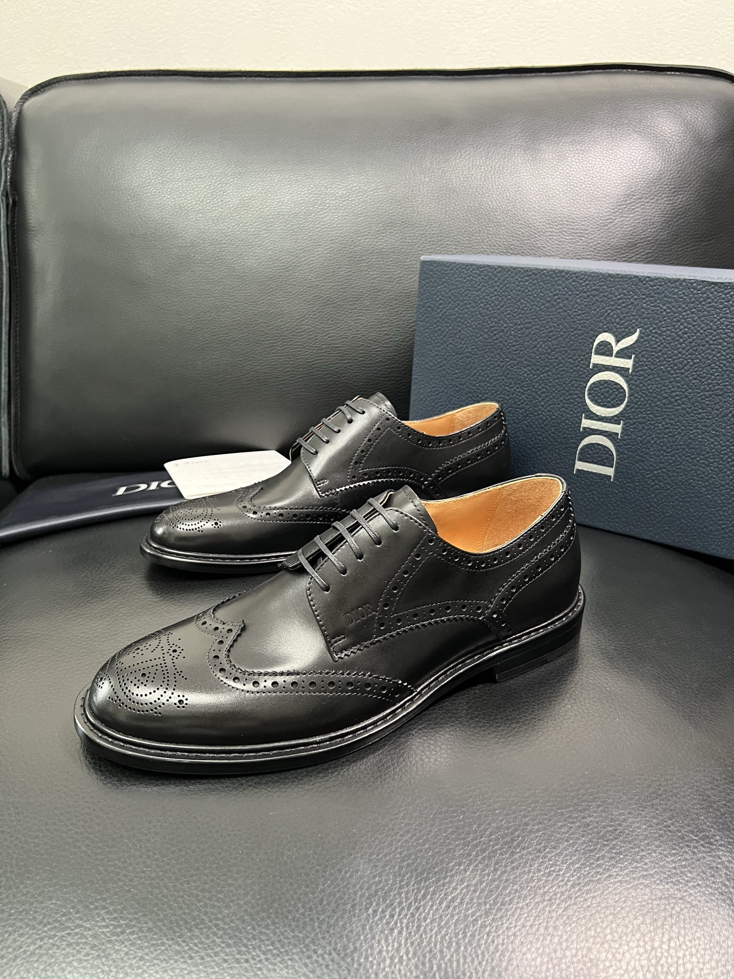 Dior 顶级代购 迪奥 专柜同步 原厂配置，意大利进口牛皮，全进口水染牛皮里垫，鞋底：原厂特供原版底超