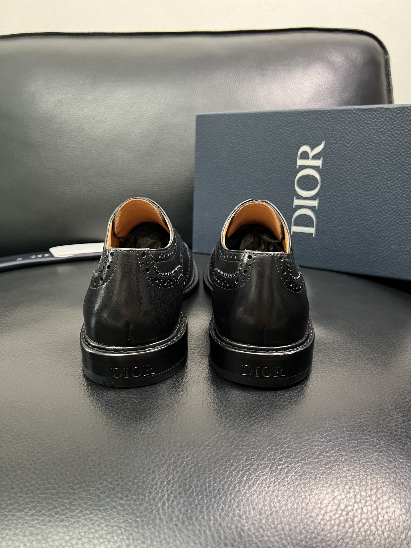 Dior 顶级代购 迪奥 专柜同步 原厂配置，意大利进口牛皮，全进口水染牛皮里垫，鞋底：原厂特供原版底超