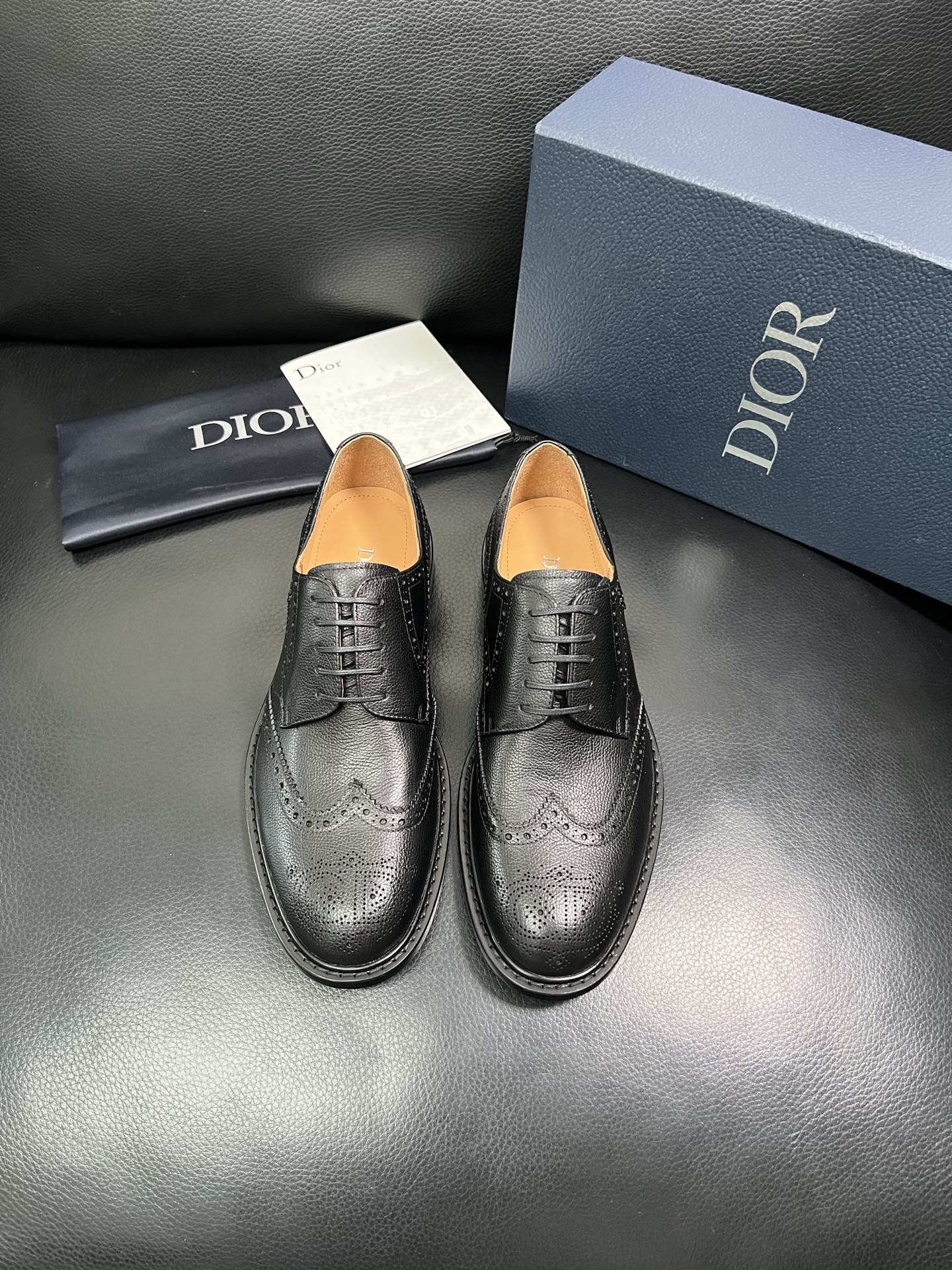 Dior 顶级代购 迪奥 专柜同步 原厂配置，意大利进口牛皮，全进口水染牛皮里垫，鞋底：原厂特供原版底超