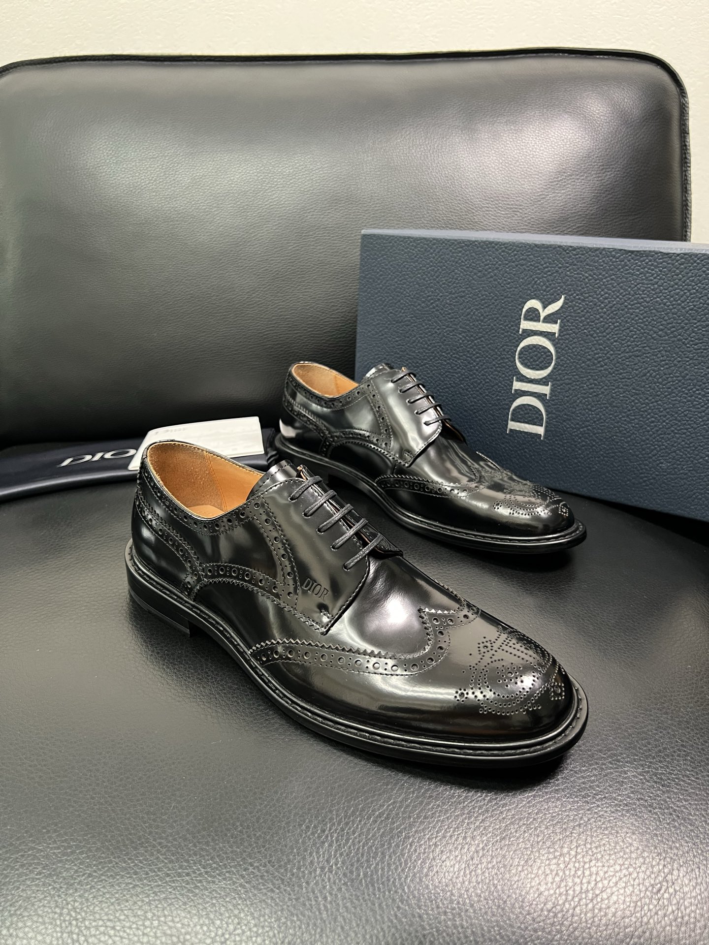 Dior 顶级代购 迪奥 专柜同步 原厂配置，意大利进口牛皮，全进口水染牛皮里垫，鞋底：原厂特供原版底超