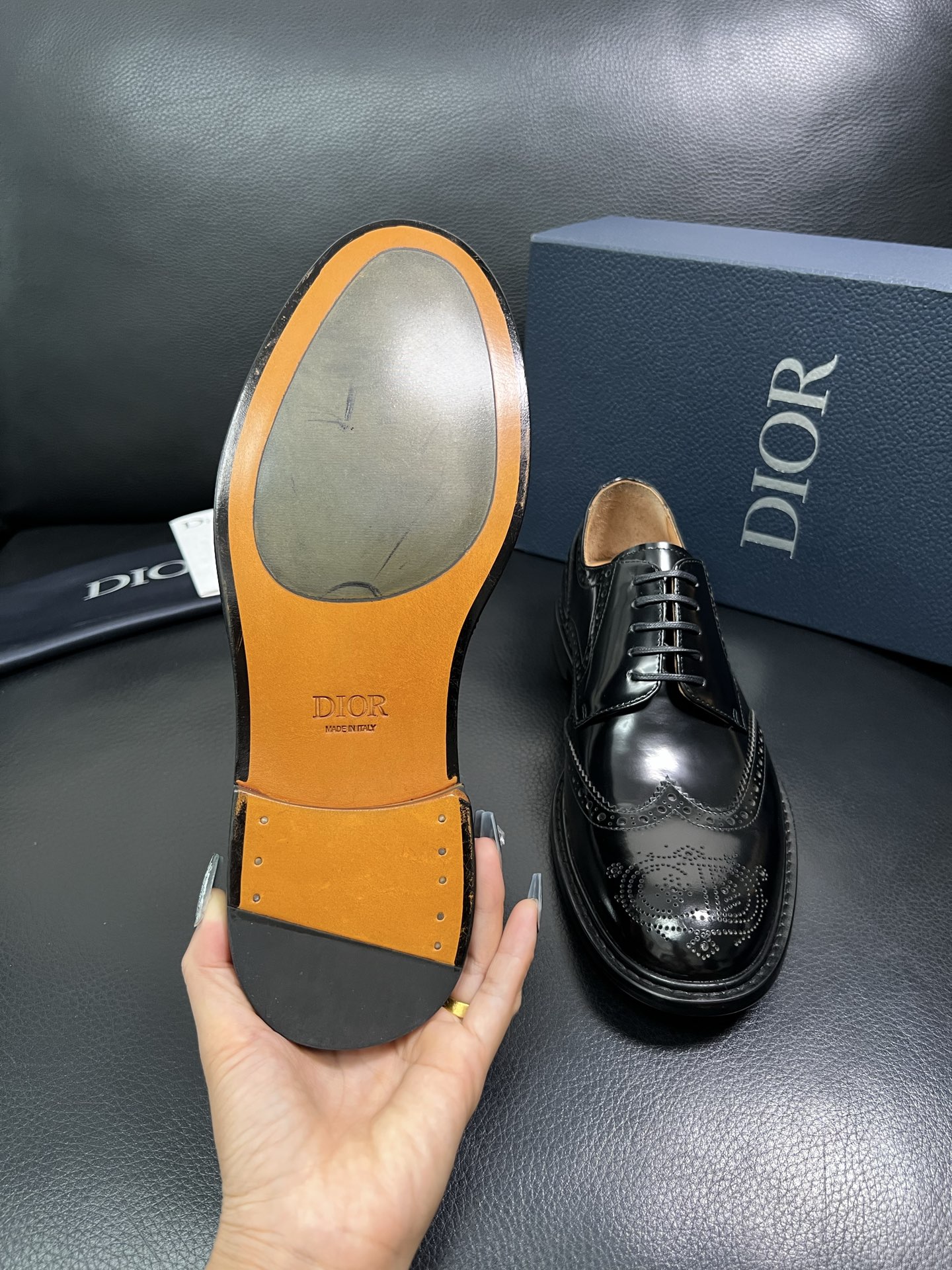Dior 顶级代购 迪奥 专柜同步 原厂配置，意大利进口牛皮，全进口水染牛皮里垫，鞋底：原厂特供原版底超