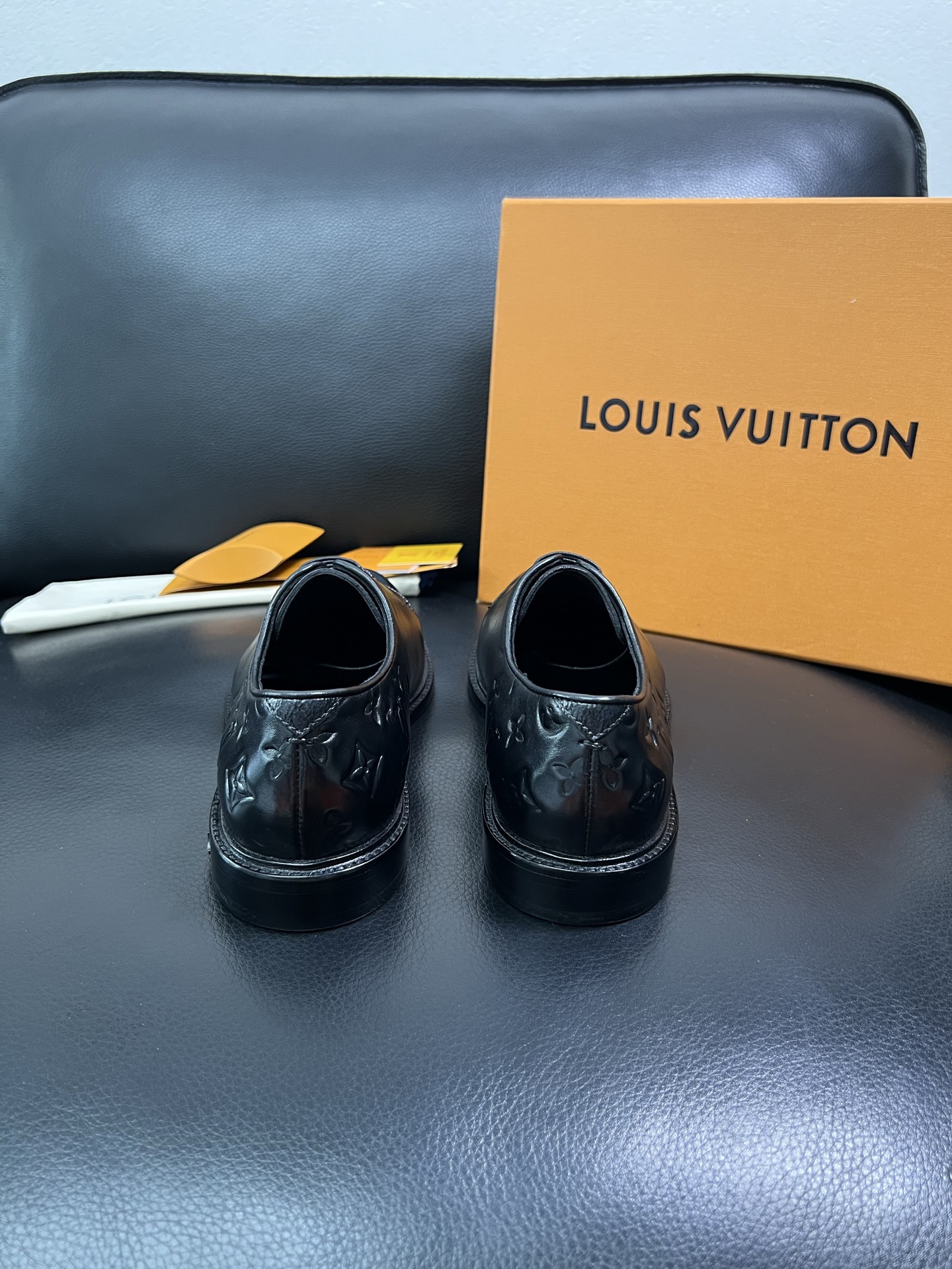 Lv 顶级代购 路易威登 皮鞋专柜同步，鞋面意大利进口，进口水染牛皮内里，鞋底：原厂特供原版真皮底，原厂