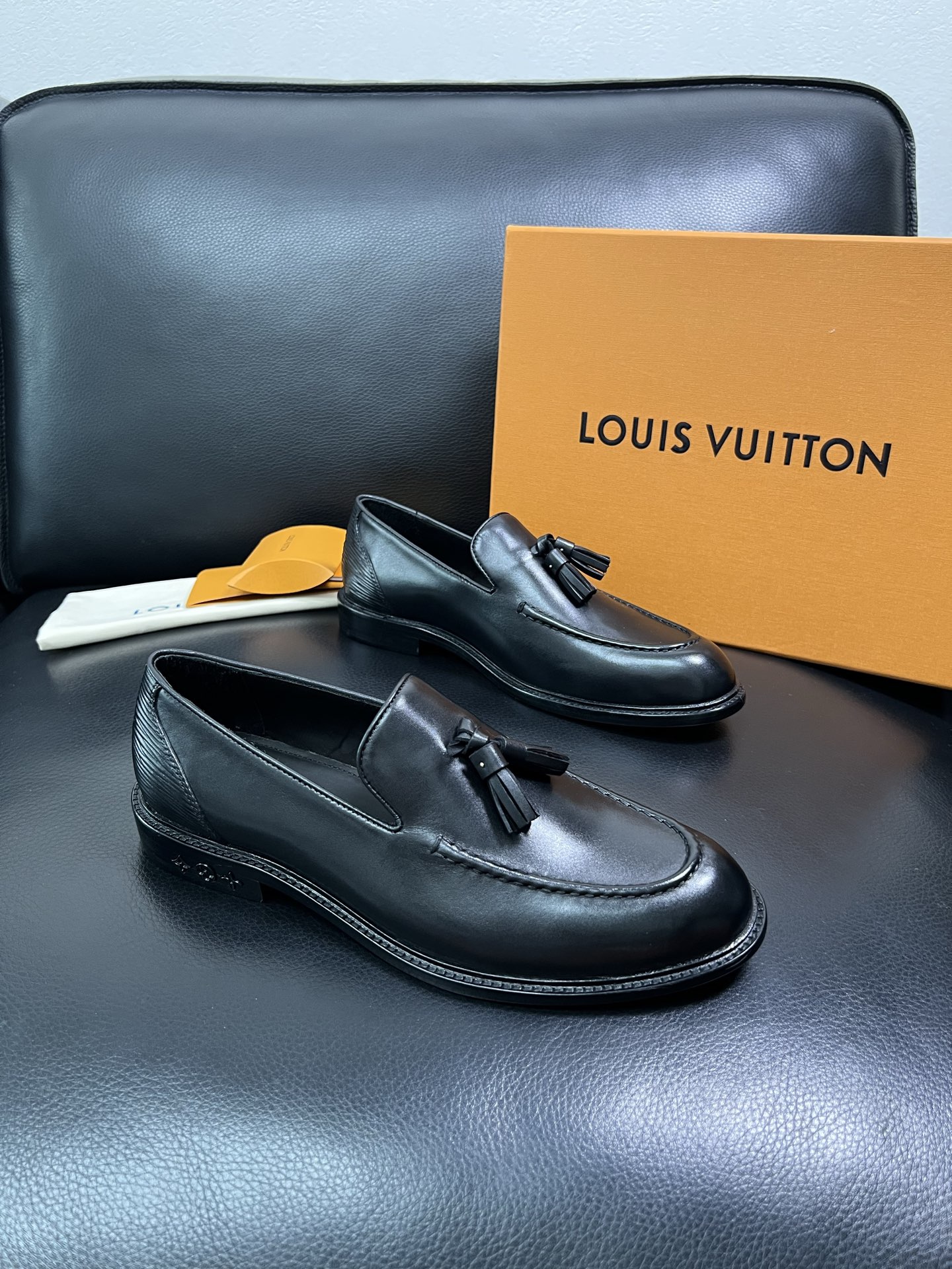 Lv 顶级代购 路易威登 皮鞋专柜同步，鞋面意大利进口，进口水染牛皮内里，鞋底：原厂特供原版真皮底，原厂