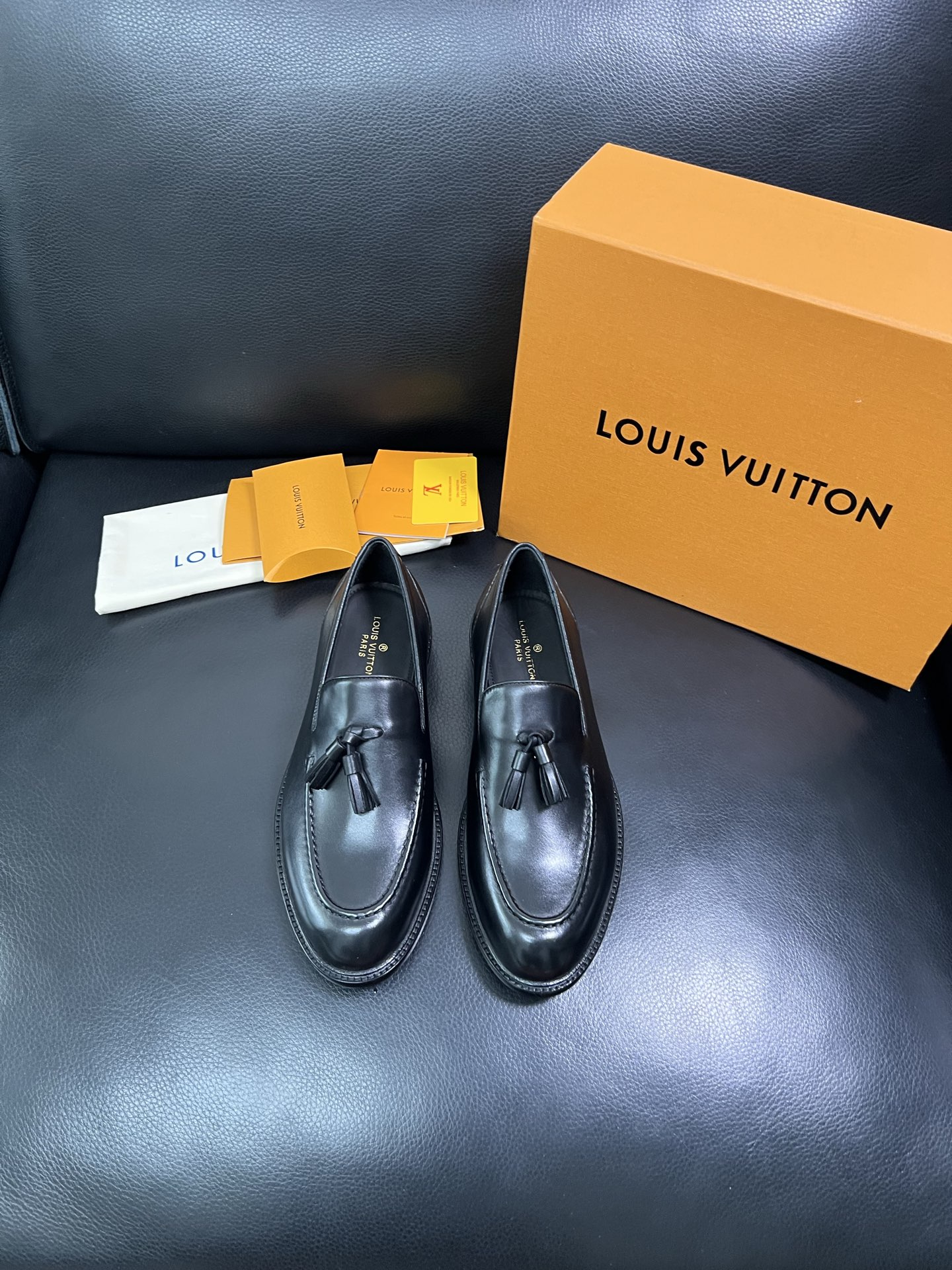 Lv 顶级代购 路易威登 皮鞋专柜同步，鞋面意大利进口，进口水染牛皮内里，鞋底：原厂特供原版真皮底，原厂