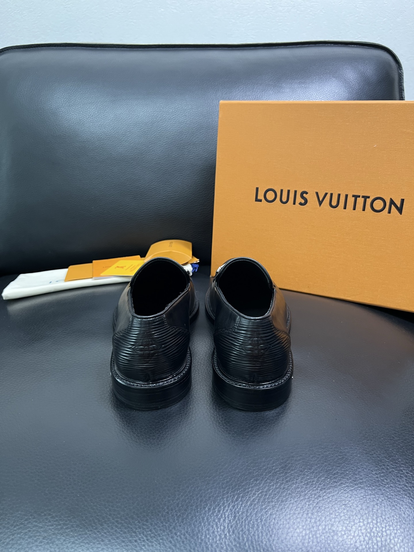 Lv 顶级代购 路易威登 皮鞋专柜同步，鞋面意大利进口，进口水染牛皮内里，鞋底：原厂特供原版真皮底，原厂