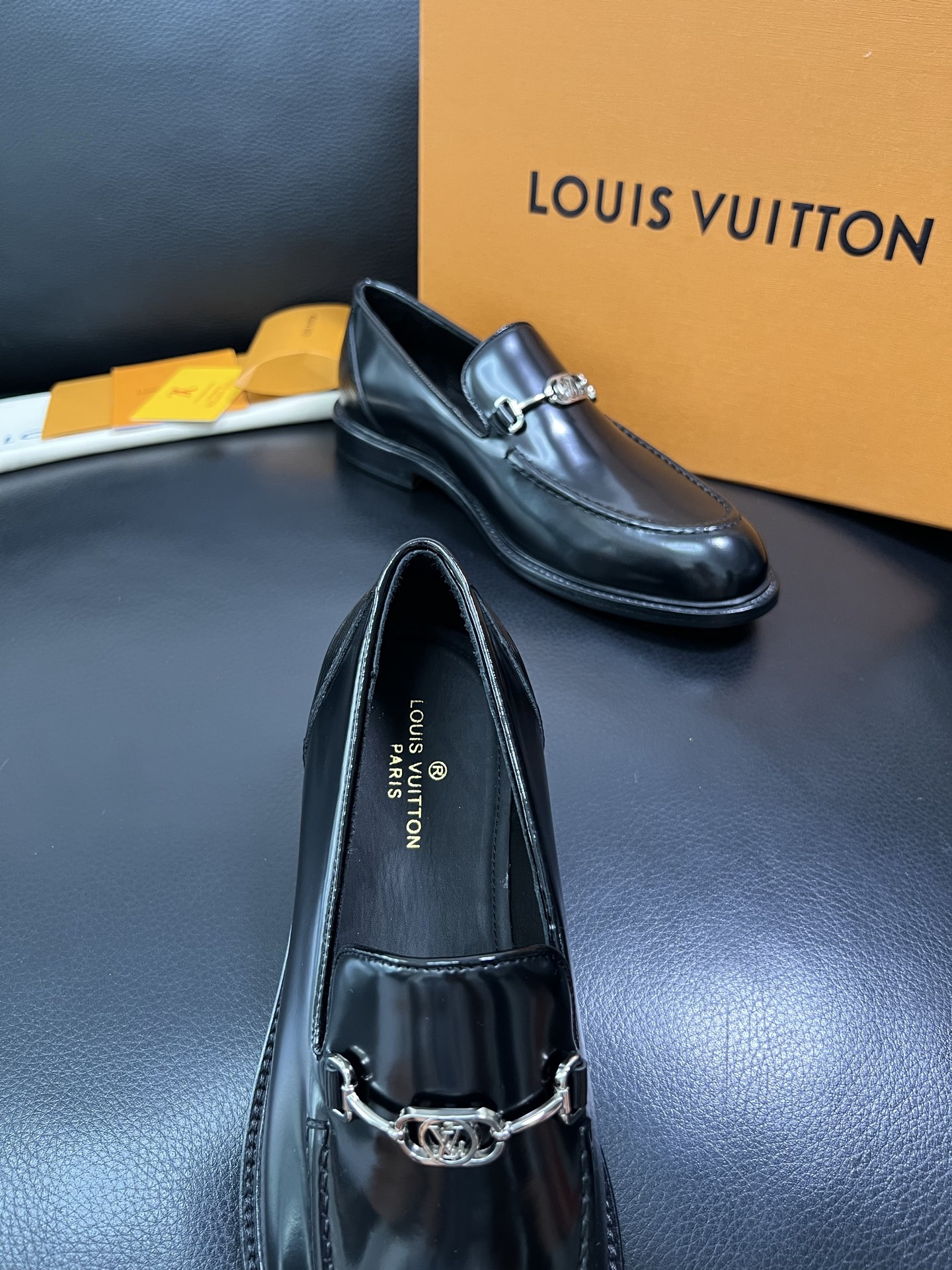 Lv 顶级代购 路易威登 皮鞋专柜同步，鞋面意大利进口，进口水染牛皮内里，鞋底：原厂特供原版真皮底，原厂
