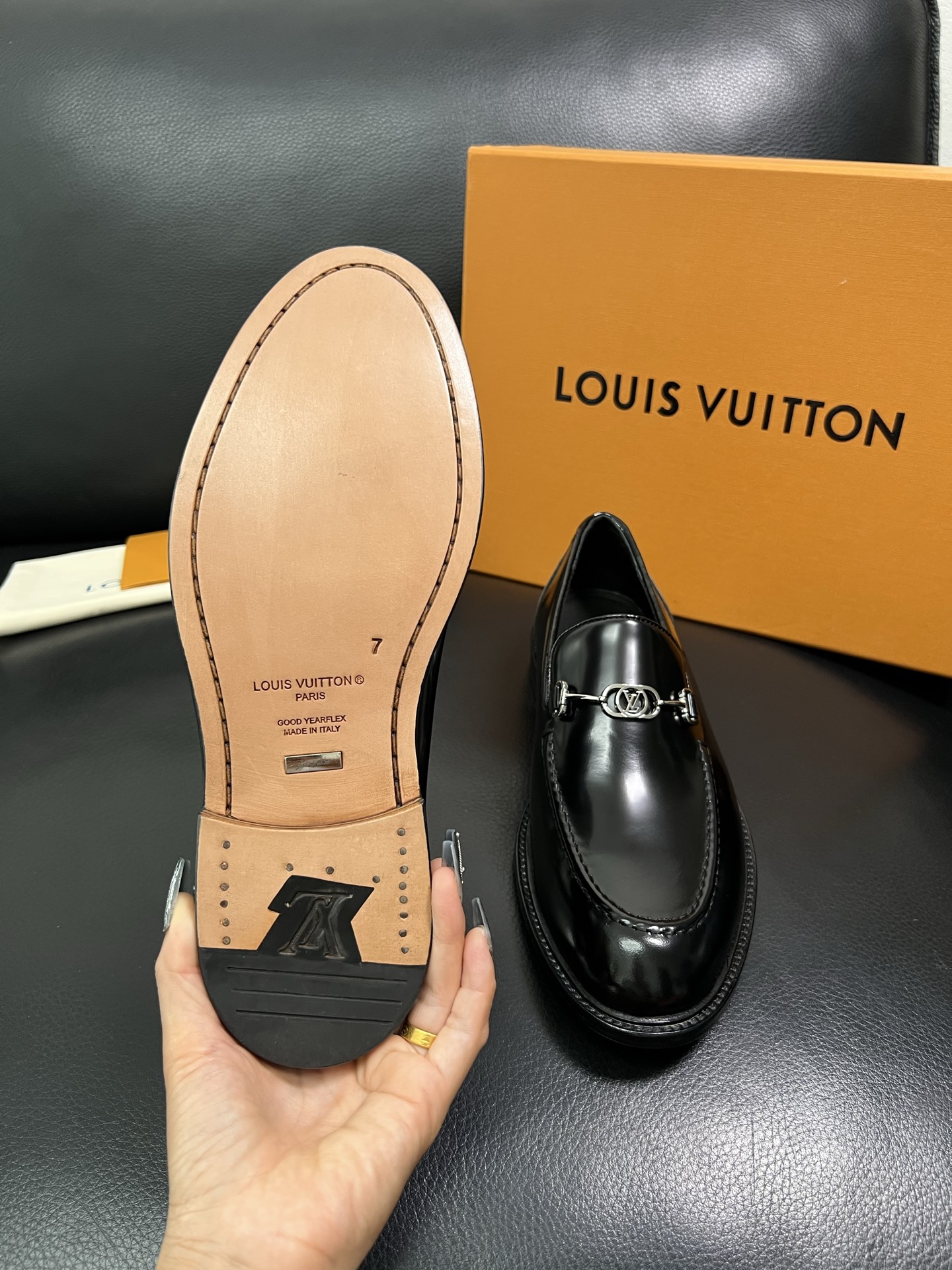 Lv 顶级代购 路易威登 皮鞋专柜同步，鞋面意大利进口，进口水染牛皮内里，鞋底：原厂特供原版真皮底，原厂