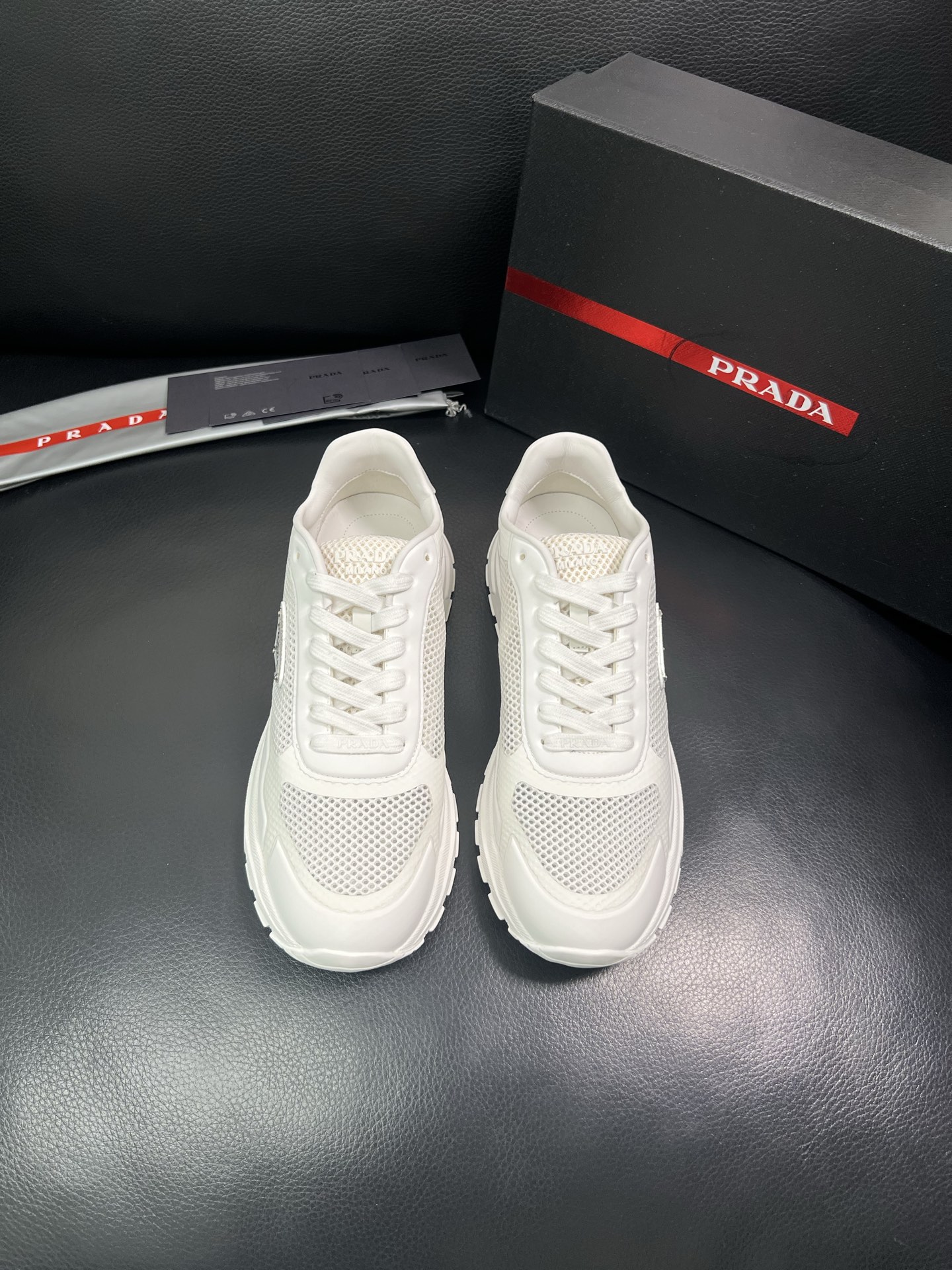Prada 顶级代购 普拉达 专柜同款，原厂配置意大利进口牛皮拼网布面料，高品质复杂拼接工艺，进口牛皮内