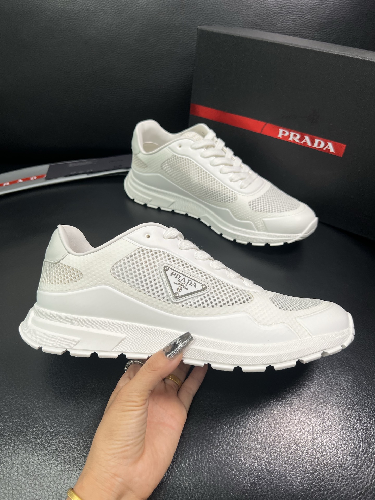 Prada 顶级代购 普拉达 专柜同款，原厂配置意大利进口牛皮拼网布面料，高品质复杂拼接工艺，进口牛皮内