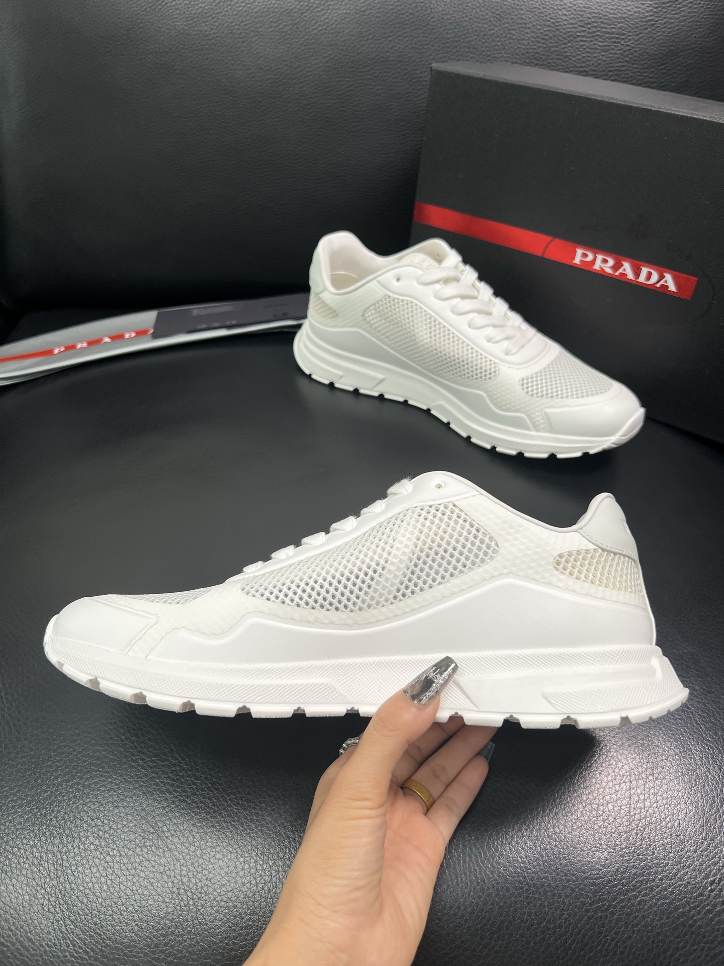 Prada 顶级代购 普拉达 专柜同款，原厂配置意大利进口牛皮拼网布面料，高品质复杂拼接工艺，进口牛皮内