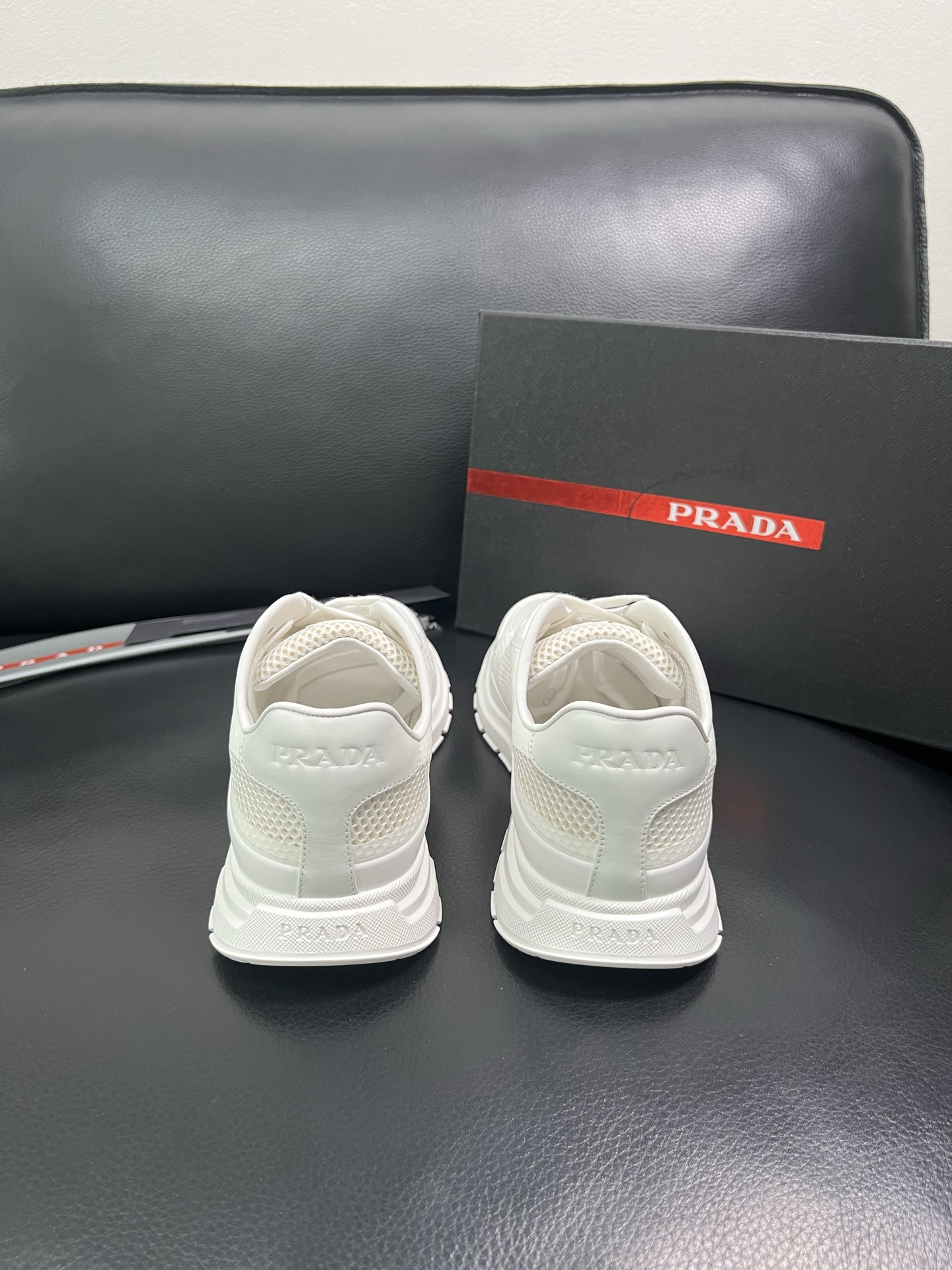 Prada 顶级代购 普拉达 专柜同款，原厂配置意大利进口牛皮拼网布面料，高品质复杂拼接工艺，进口牛皮内