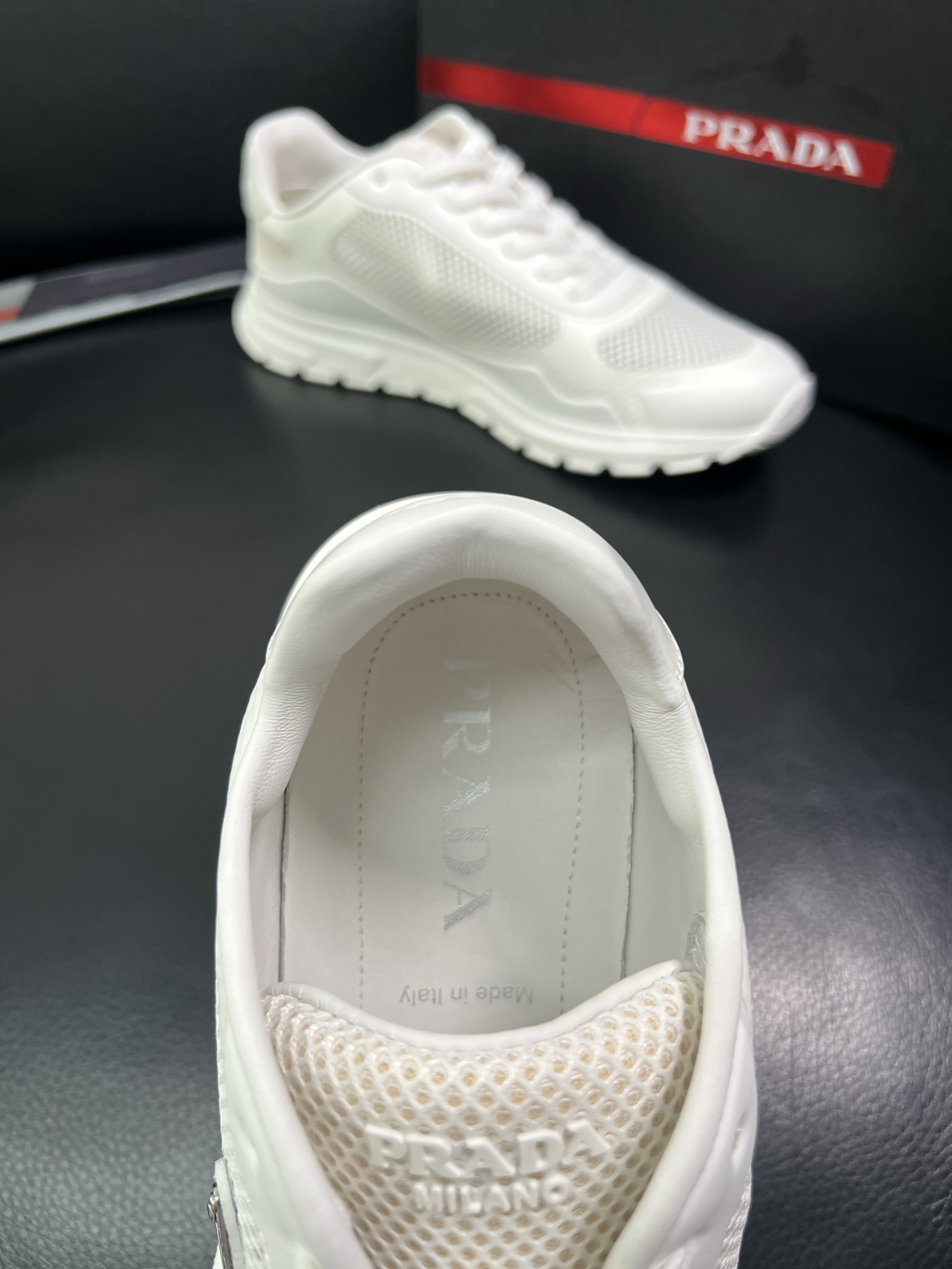 Prada 顶级代购 普拉达 专柜同款，原厂配置意大利进口牛皮拼网布面料，高品质复杂拼接工艺，进口牛皮内