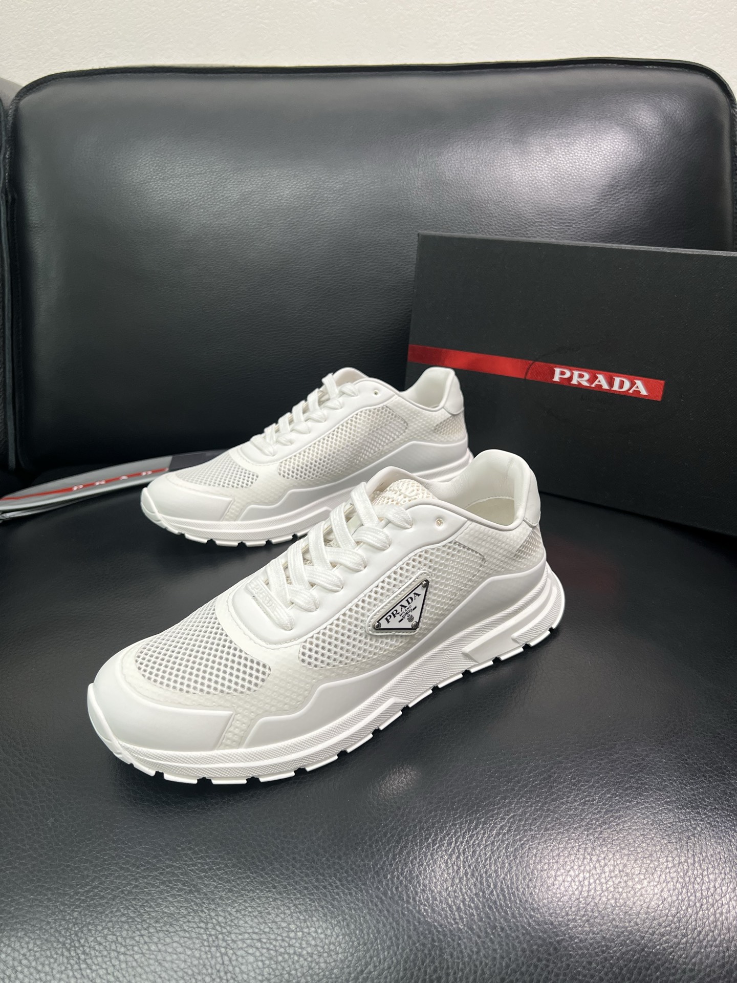Prada 顶级代购 普拉达 专柜同款，原厂配置意大利进口牛皮拼网布面料，高品质复杂拼接工艺，进口牛皮内