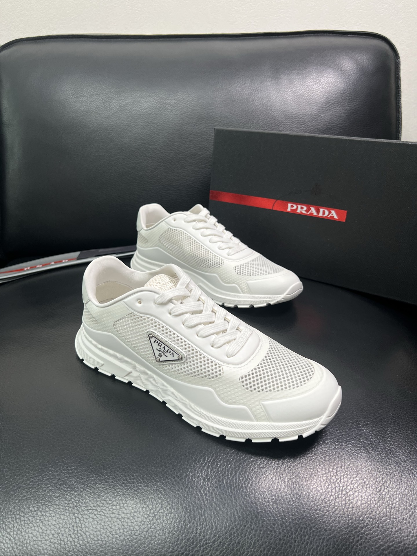 Prada 顶级代购 普拉达 专柜同款，原厂配置意大利进口牛皮拼网布面料，高品质复杂拼接工艺，进口牛皮内