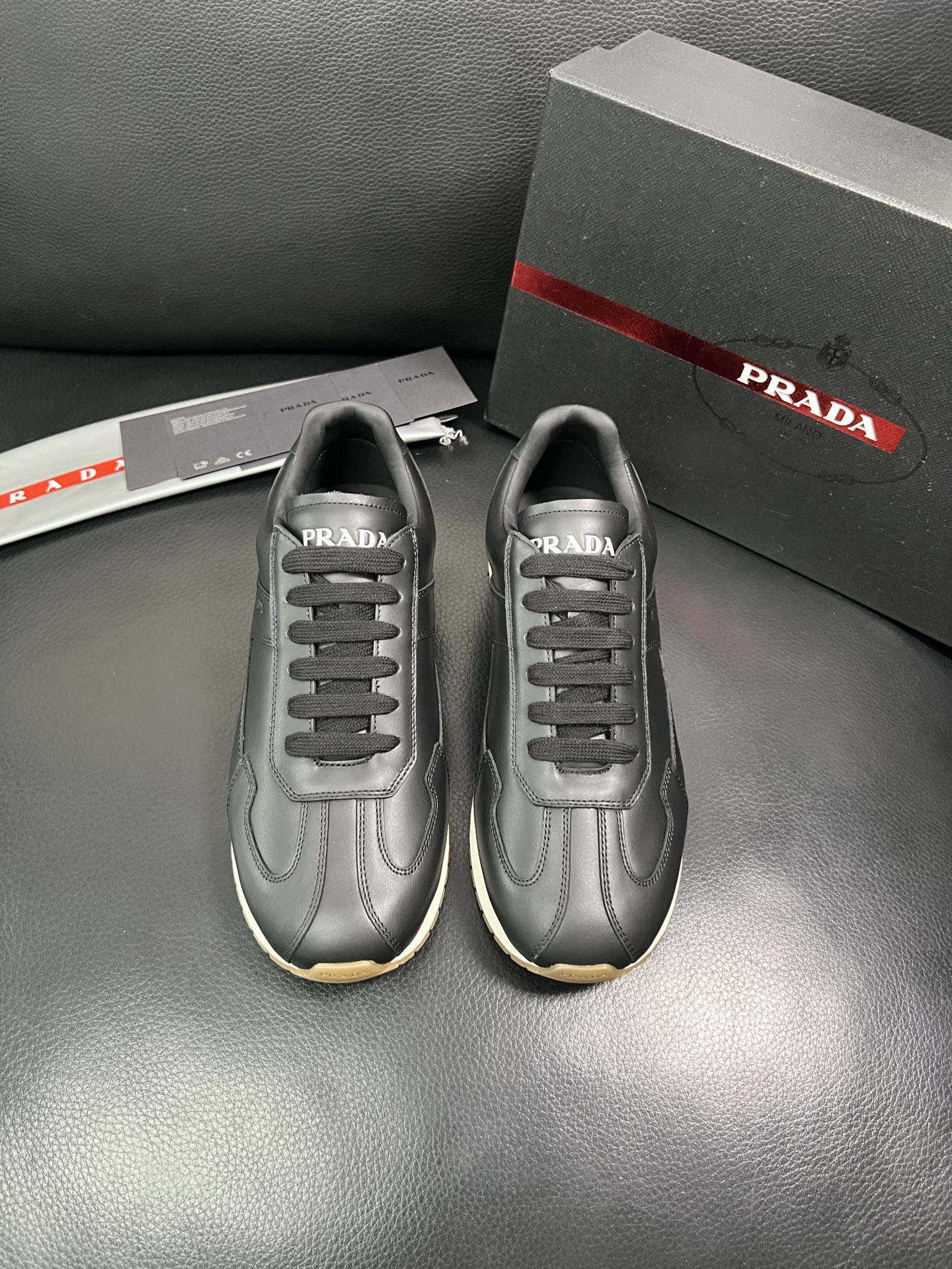 Prada 顶级代购 普拉达 专柜同款，原厂配置意大利进口牛皮拼网布面料，高品质复杂拼接工艺，进口牛皮内