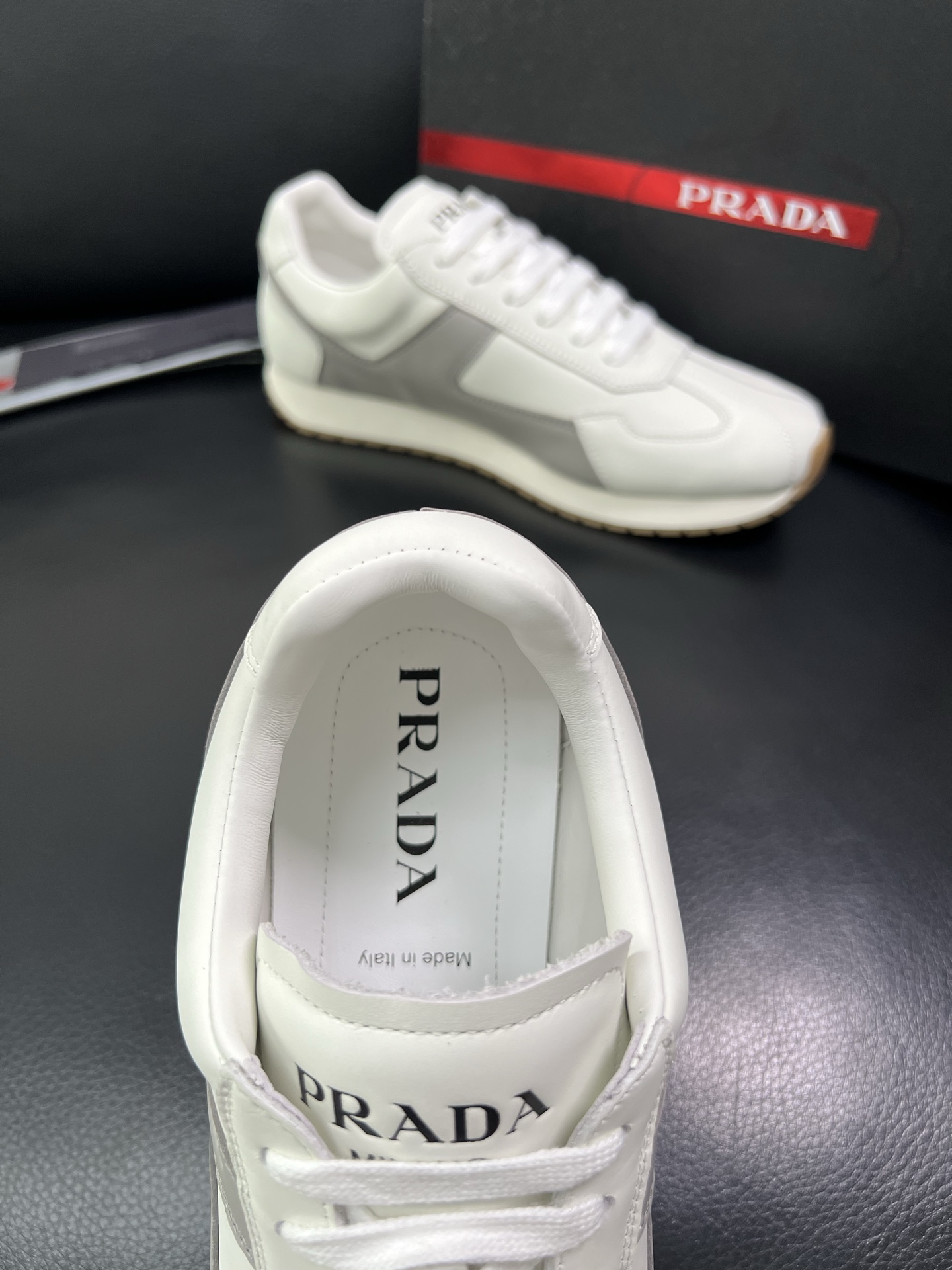 Prada 顶级代购 普拉达 专柜同款，原厂配置意大利进口牛皮拼网布面料，高品质复杂拼接工艺，进口牛皮内