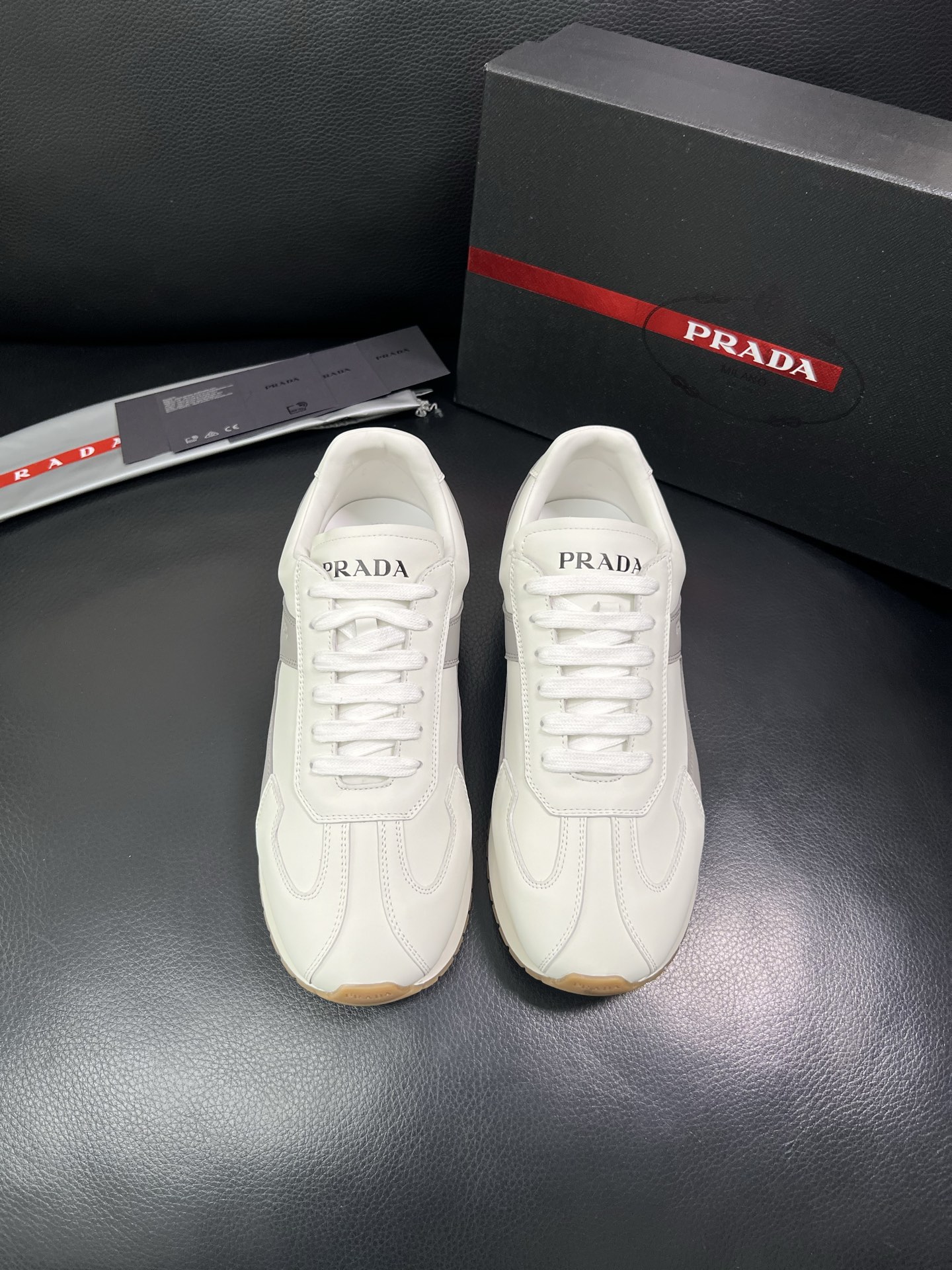 Prada 顶级代购 普拉达 专柜同款，原厂配置意大利进口牛皮拼网布面料，高品质复杂拼接工艺，进口牛皮内