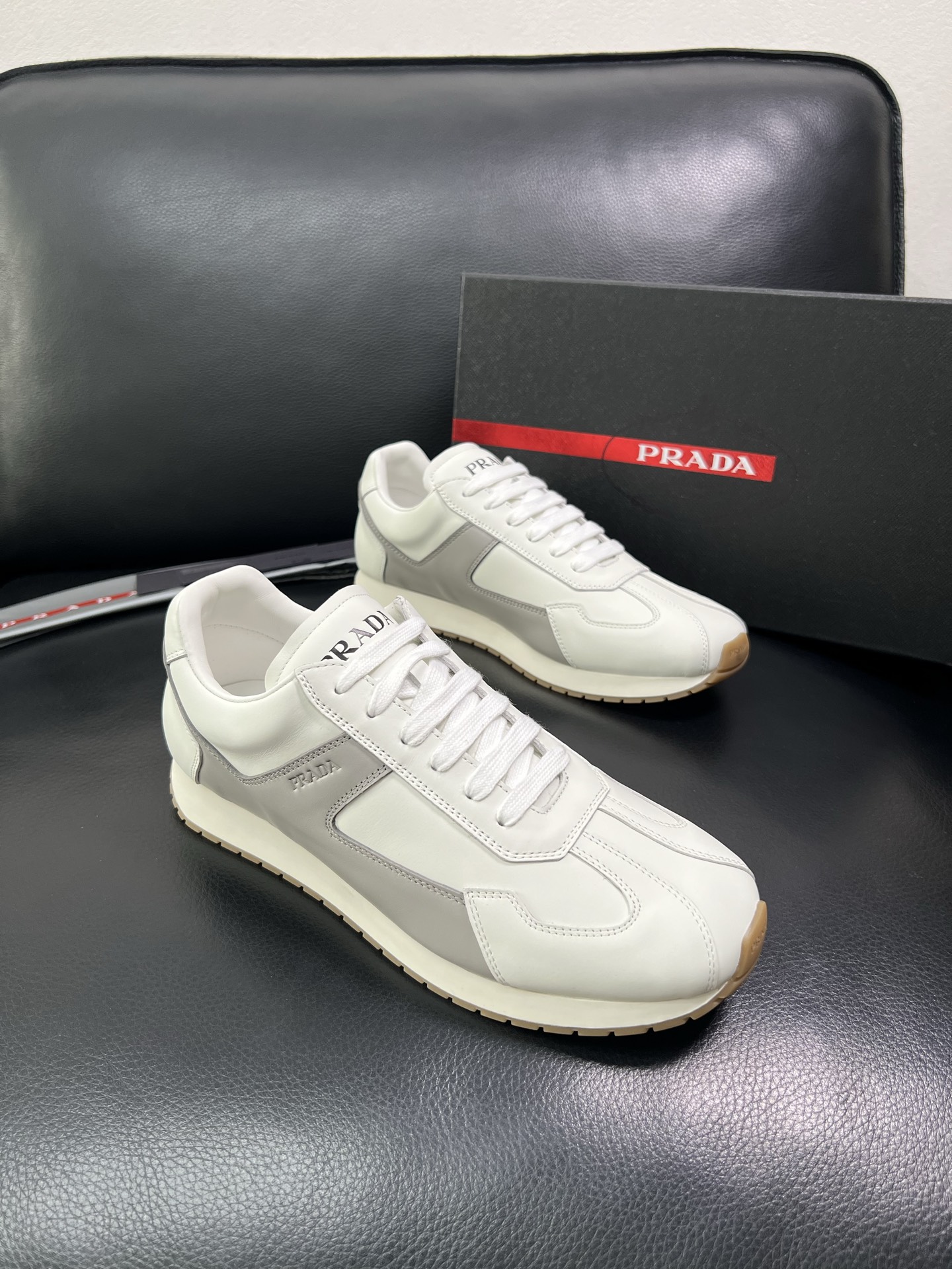Prada 顶级代购 普拉达 专柜同款，原厂配置意大利进口牛皮拼网布面料，高品质复杂拼接工艺，进口牛皮内