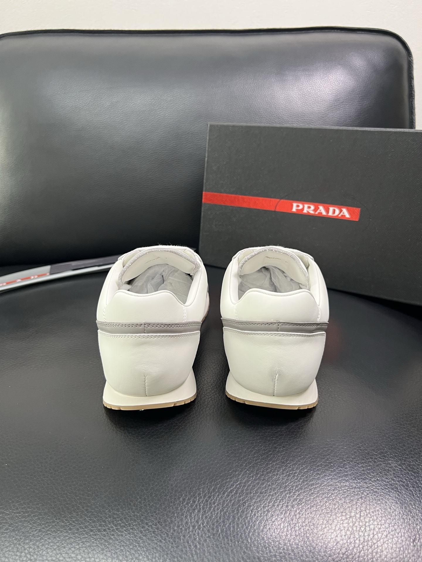 Prada 顶级代购 普拉达 专柜同款，原厂配置意大利进口牛皮拼网布面料，高品质复杂拼接工艺，进口牛皮内