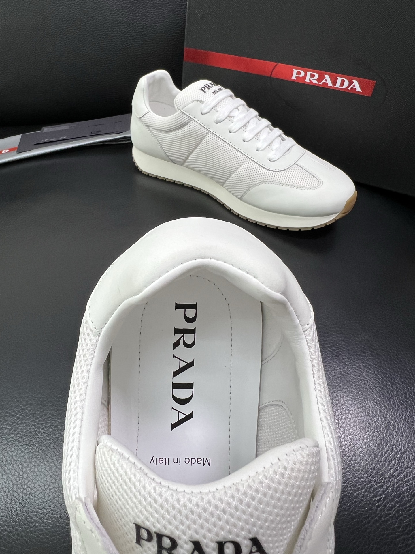 Prada 顶级代购 普拉达 专柜同款，原厂配置意大利进口牛皮拼网布面料，高品质复杂拼接工艺，进口牛皮内