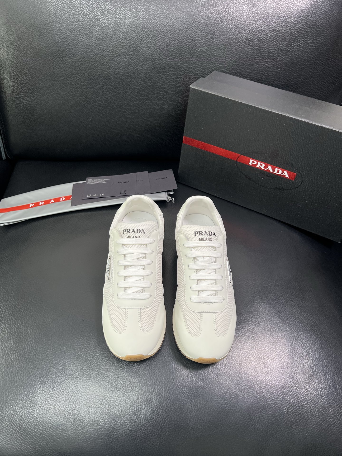 Prada 顶级代购 普拉达 专柜同款，原厂配置意大利进口牛皮拼网布面料，高品质复杂拼接工艺，进口牛皮内