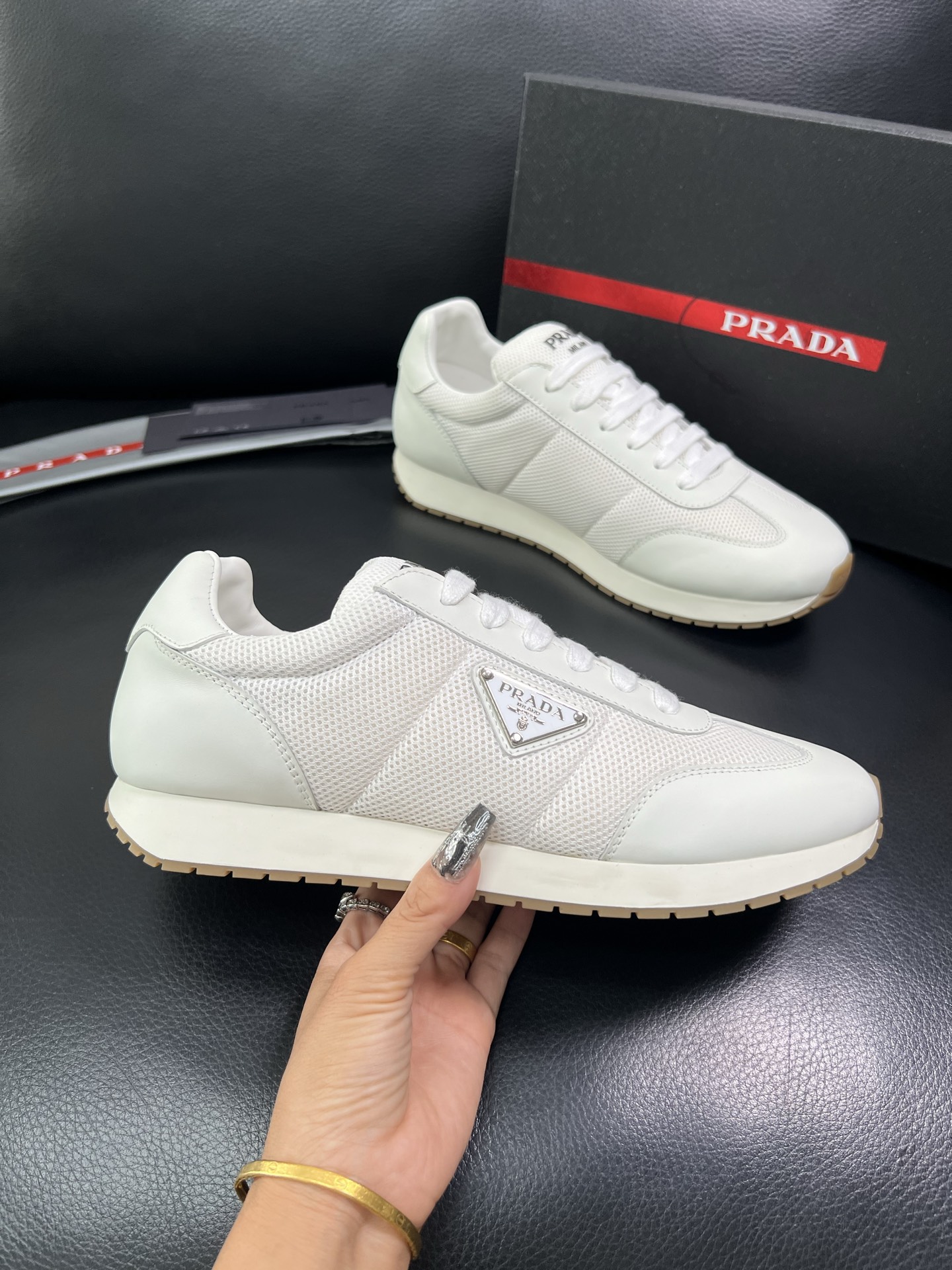 Prada 顶级代购 普拉达 专柜同款，原厂配置意大利进口牛皮拼网布面料，高品质复杂拼接工艺，进口牛皮内