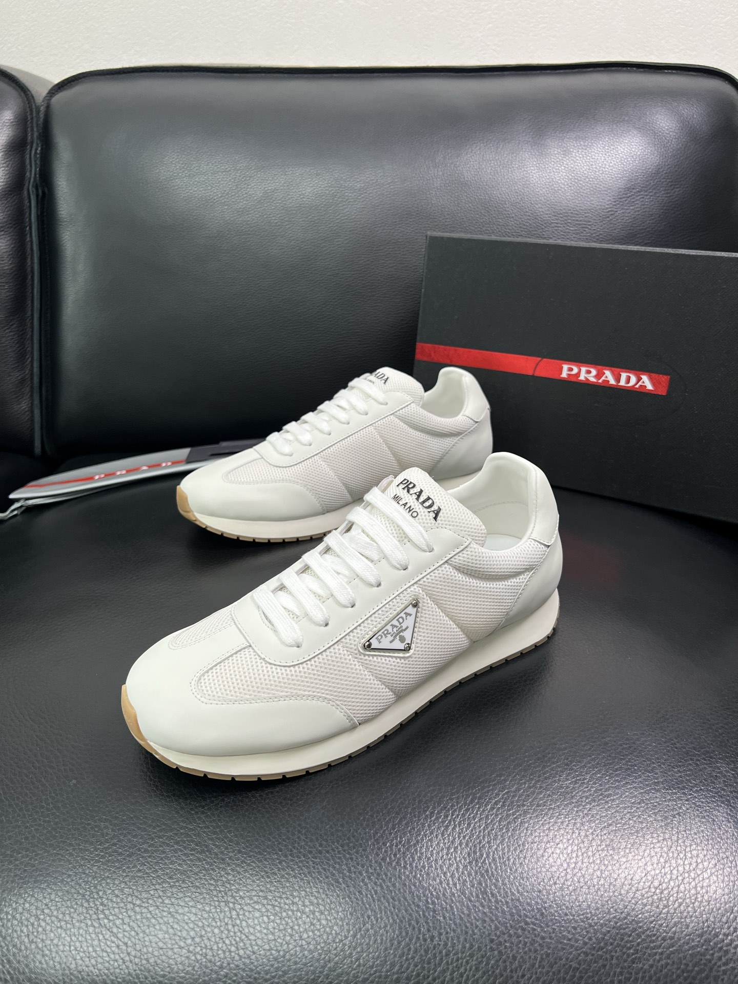 Prada 顶级代购 普拉达 专柜同款，原厂配置意大利进口牛皮拼网布面料，高品质复杂拼接工艺，进口牛皮内