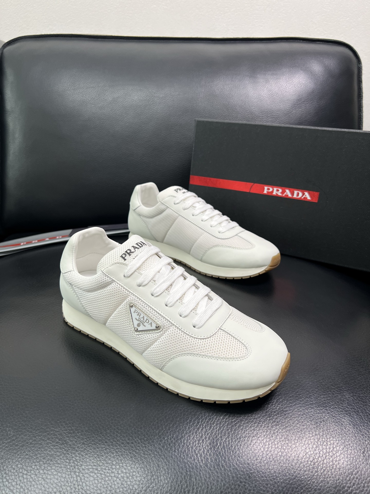 Prada 顶级代购 普拉达 专柜同款，原厂配置意大利进口牛皮拼网布面料，高品质复杂拼接工艺，进口牛皮内