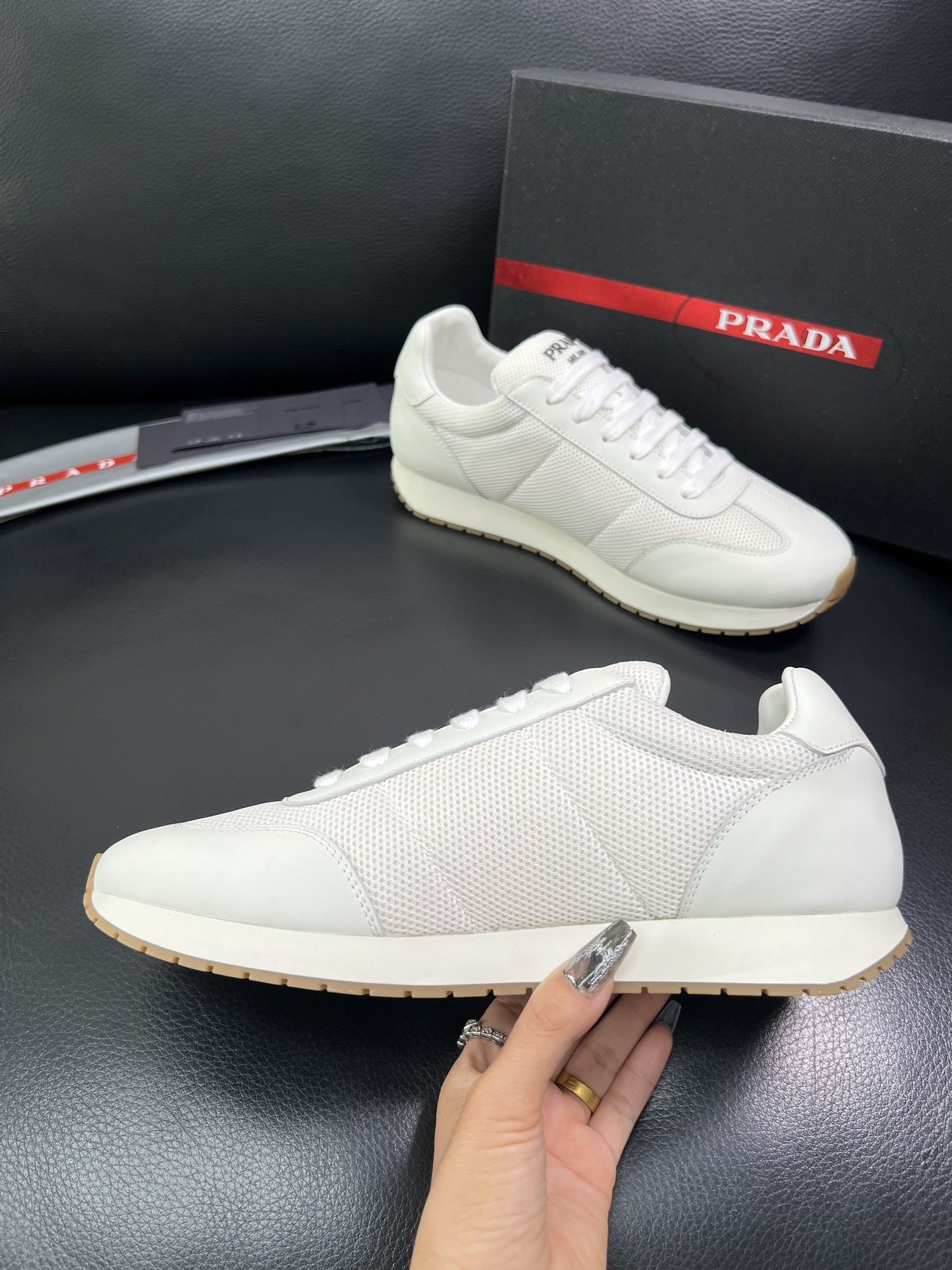 Prada 顶级代购 普拉达 专柜同款，原厂配置意大利进口牛皮拼网布面料，高品质复杂拼接工艺，进口牛皮内