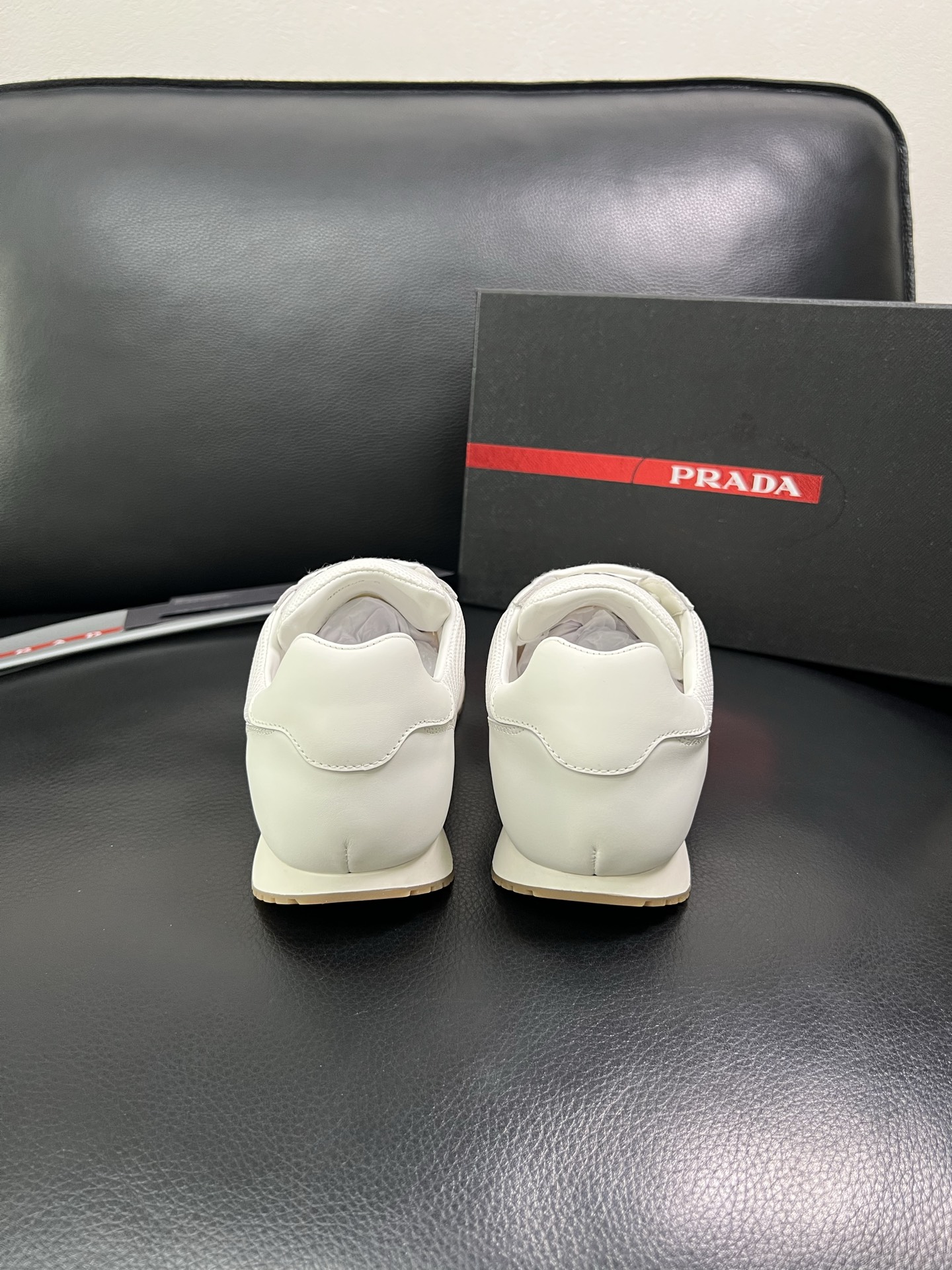 Prada 顶级代购 普拉达 专柜同款，原厂配置意大利进口牛皮拼网布面料，高品质复杂拼接工艺，进口牛皮内