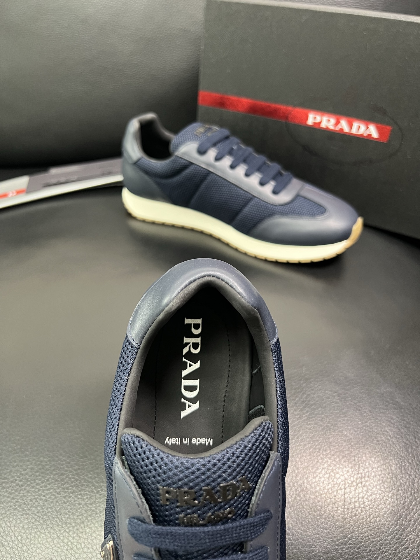 Prada 顶级代购 普拉达 专柜同款，原厂配置意大利进口牛皮拼网布面料，高品质复杂拼接工艺，进口牛皮内