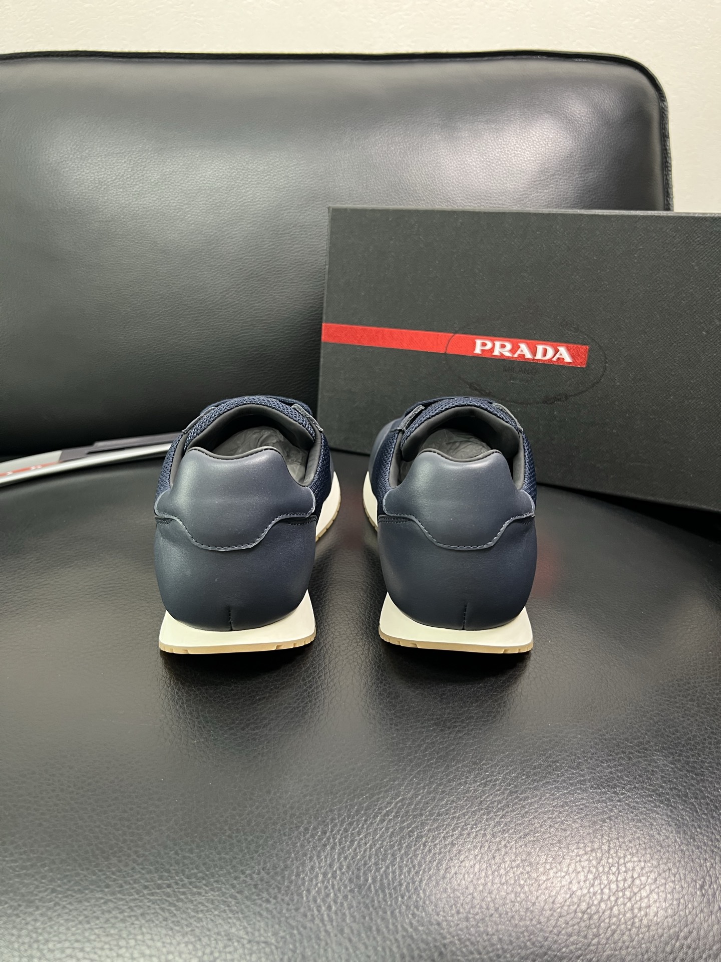 Prada 顶级代购 普拉达 专柜同款，原厂配置意大利进口牛皮拼网布面料，高品质复杂拼接工艺，进口牛皮内