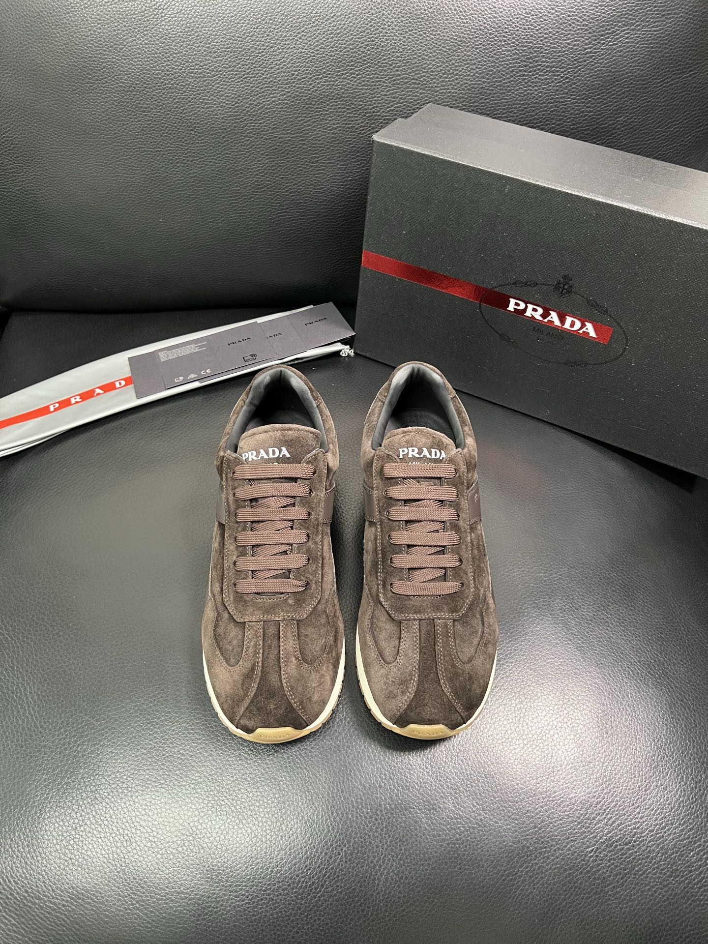 Prada 顶级代购 普拉达 专柜同款，原厂配置意大利进口牛皮拼网布面料，高品质复杂拼接工艺，进口牛皮内